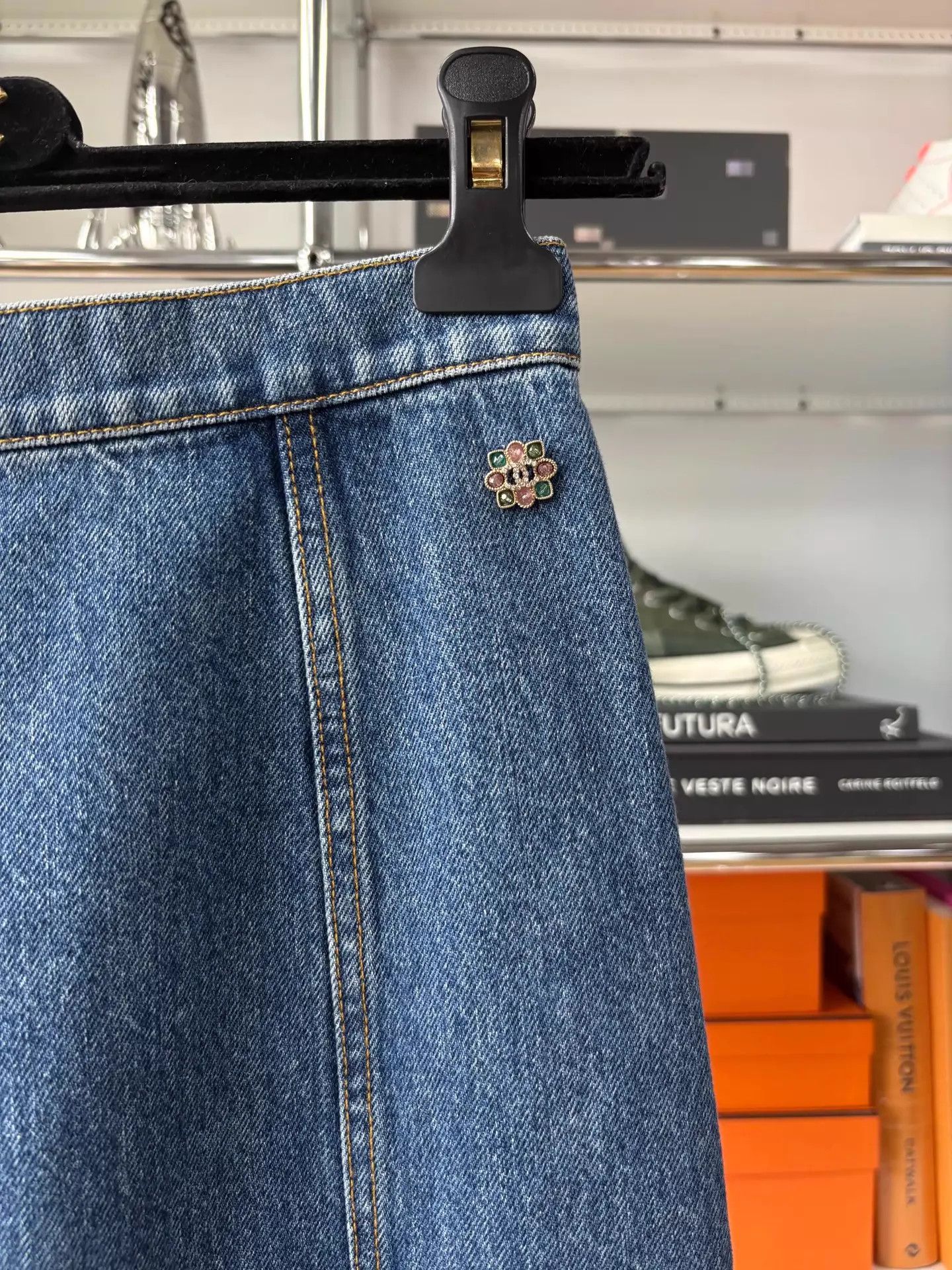 Chanel Chanel 22k Blue Crystal Buckle Denim Skirt 100% Cotton 34 Size 25" / US 0 / IT 36 - 2 Thumbnail