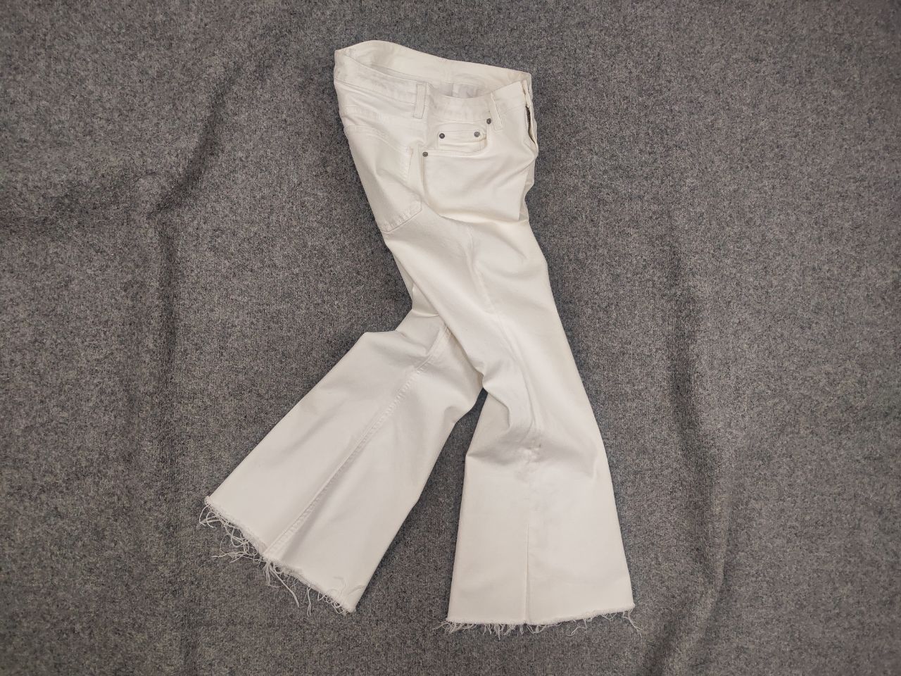 Acne Studios Acne Studios Mello Optic Flared Jeans Vintage White Wash Size 26" / US 2 / IT 38 - 1 Thumbnail