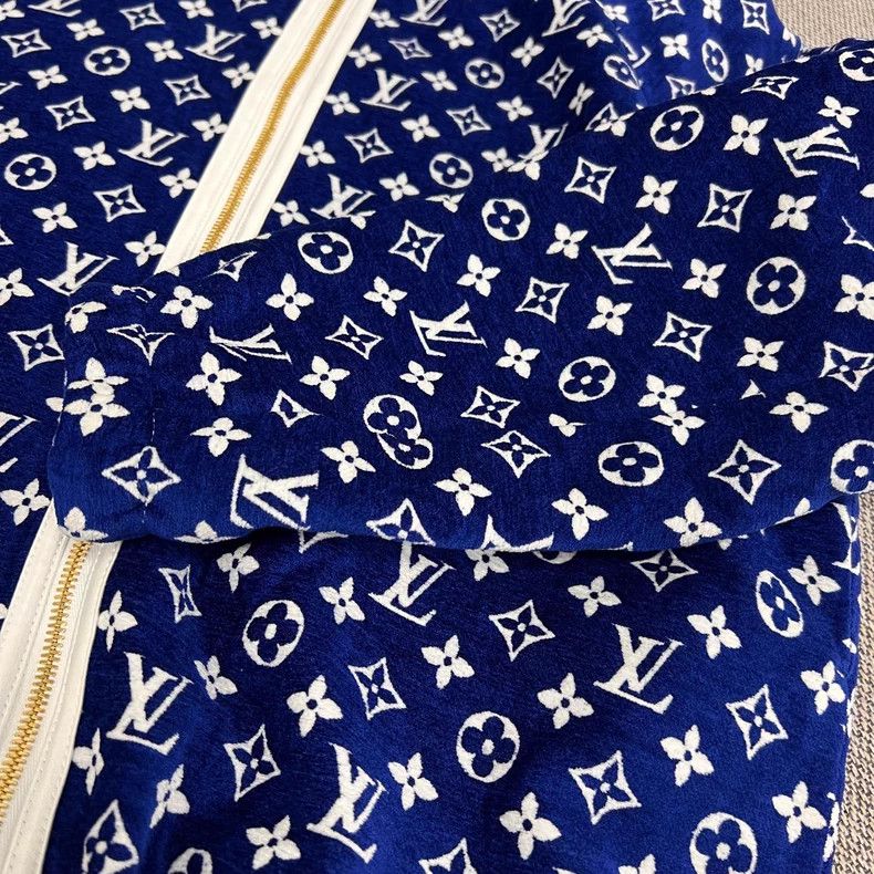 Louis Vuitton Louis Vuitton Blue velvet logo full-print print hooded jac Size XS / US 0-2 / IT 36-38 - 3 Thumbnail