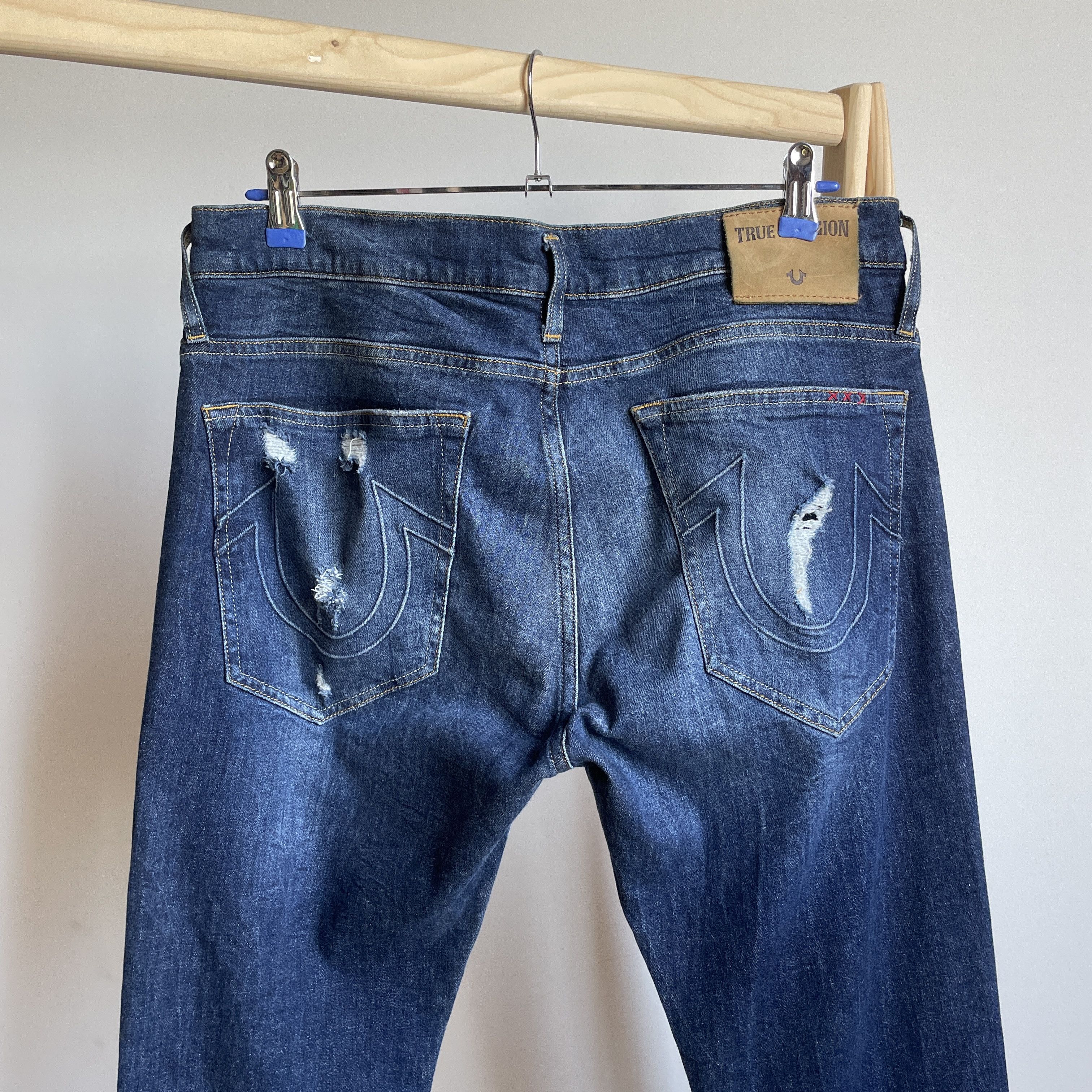 True Religion True Religion Rocco Relaxed Skinny Distressed Denim Size 34 Size US 34 / EU 50 - 4 Thumbnail