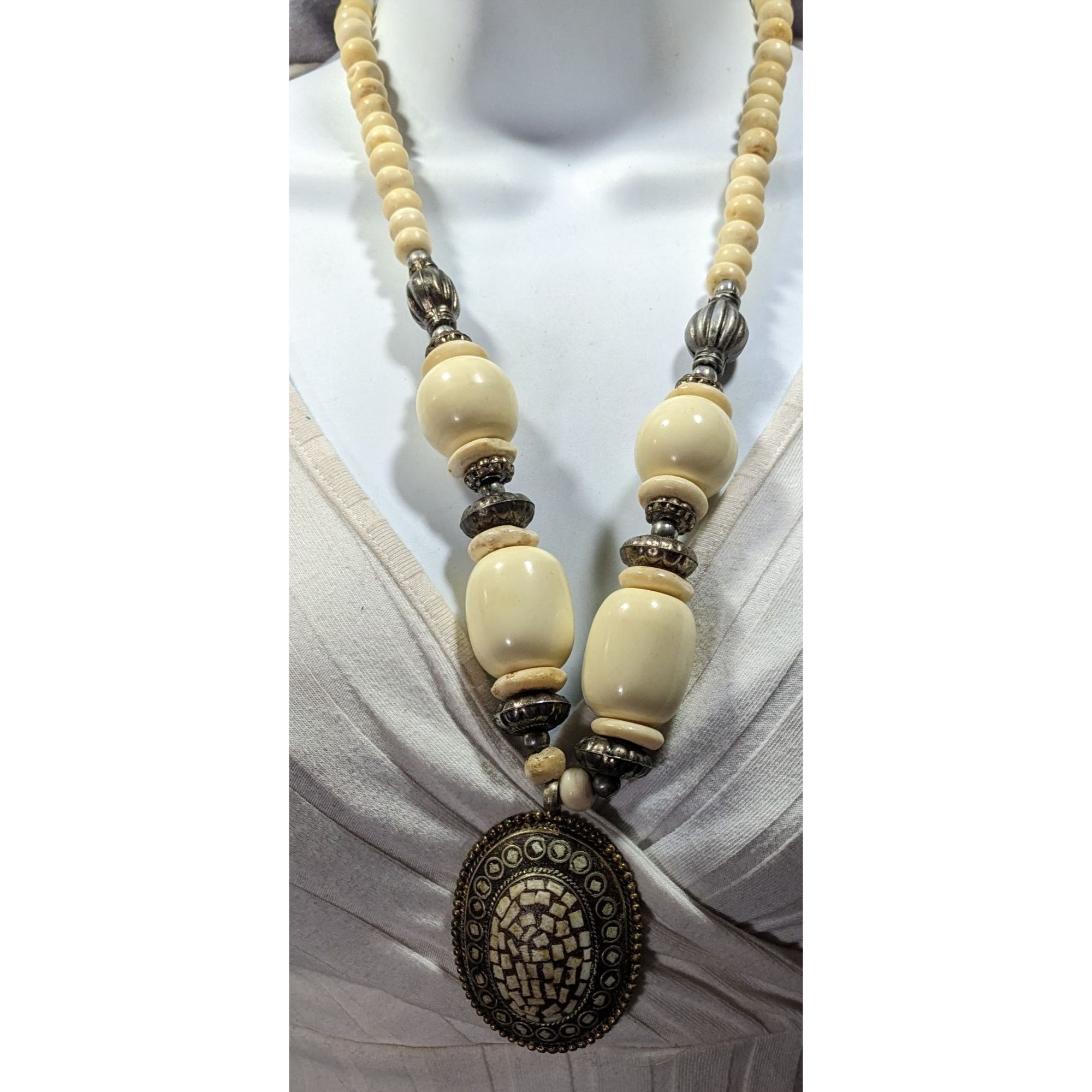 Other Vintage Bohemian Varved Cow Bone And Metal Necklace Size ONE SIZE - 6 Thumbnail