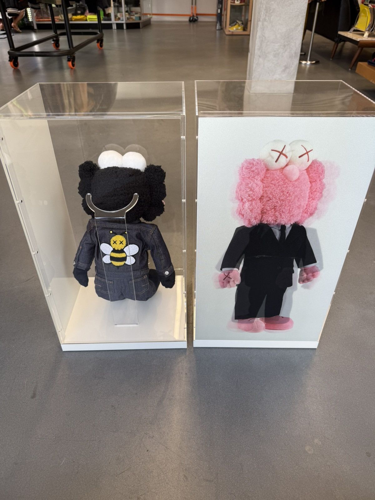 Dior × Kaws 2019 Kaws BFF Dior Plush Set Of 2 Pink & Black Size ONE SIZE - 7 Thumbnail