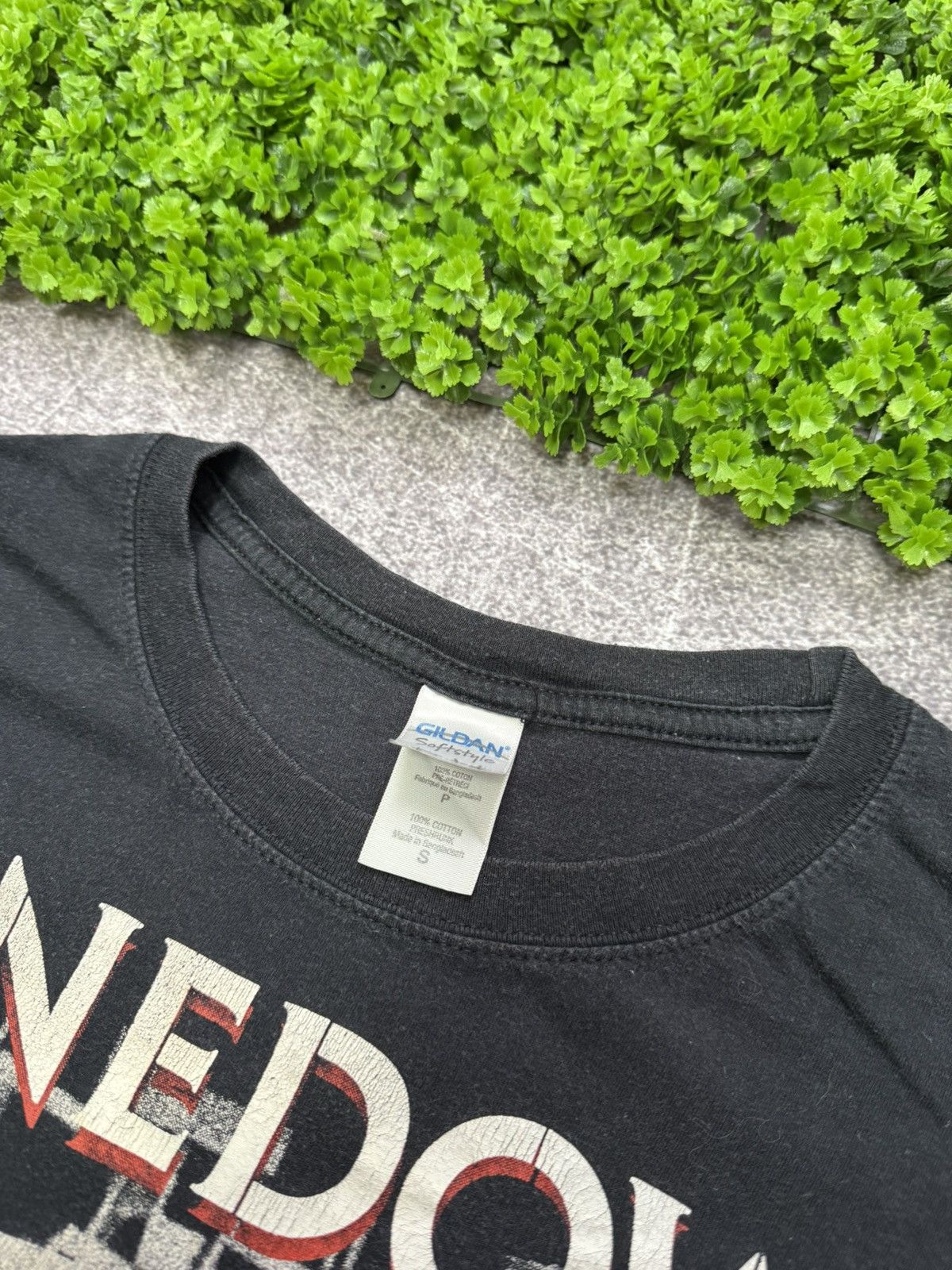 Band Tees Crazy Vintage Shinedown Rock Band Tour Faded Black Tee Size US S / EU 44-46 / 1 - 3 Thumbnail