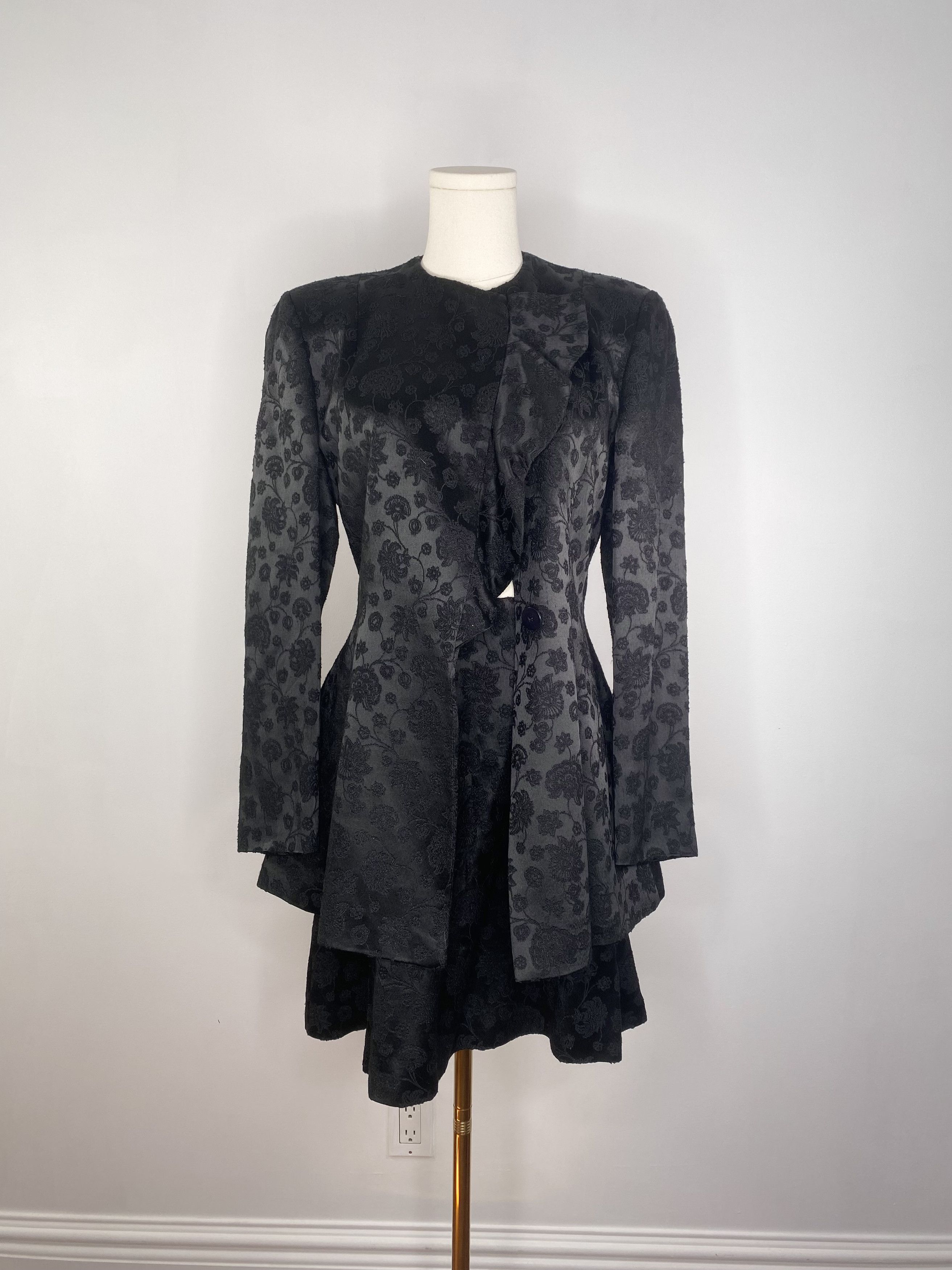 Giorgio Armani Giorgio Armani - Embroidered Black Two-Piece Suit Size S / US 4 / IT 40 - 1 Thumbnail