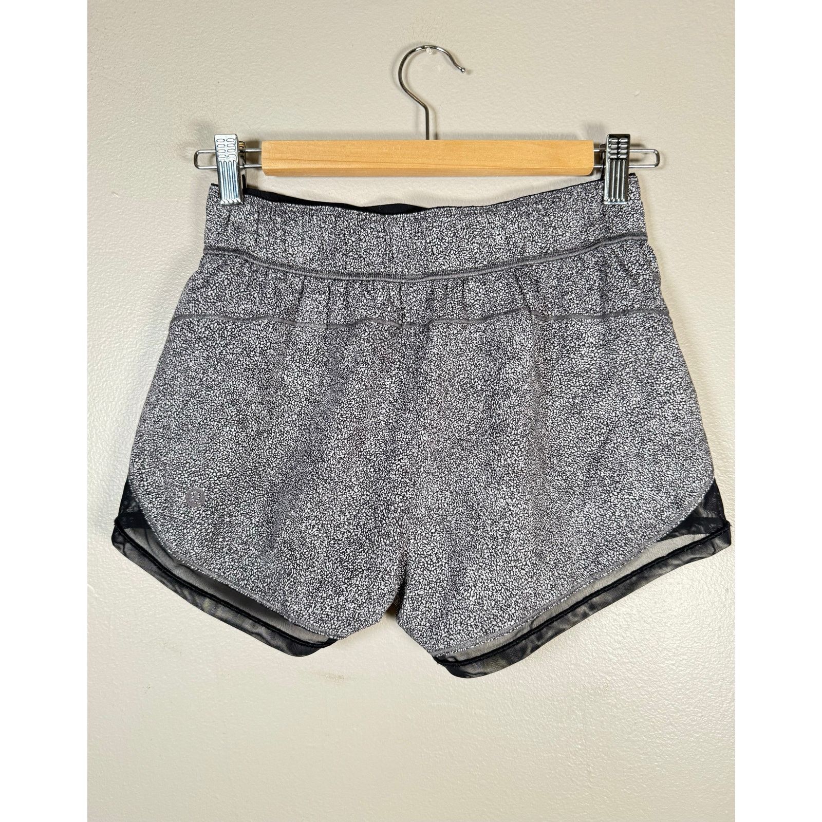 Lululemon Lululemon Two With One Short (Reversible 3") size 4 Size 27" / US 4 / IT 40 - 4 Thumbnail