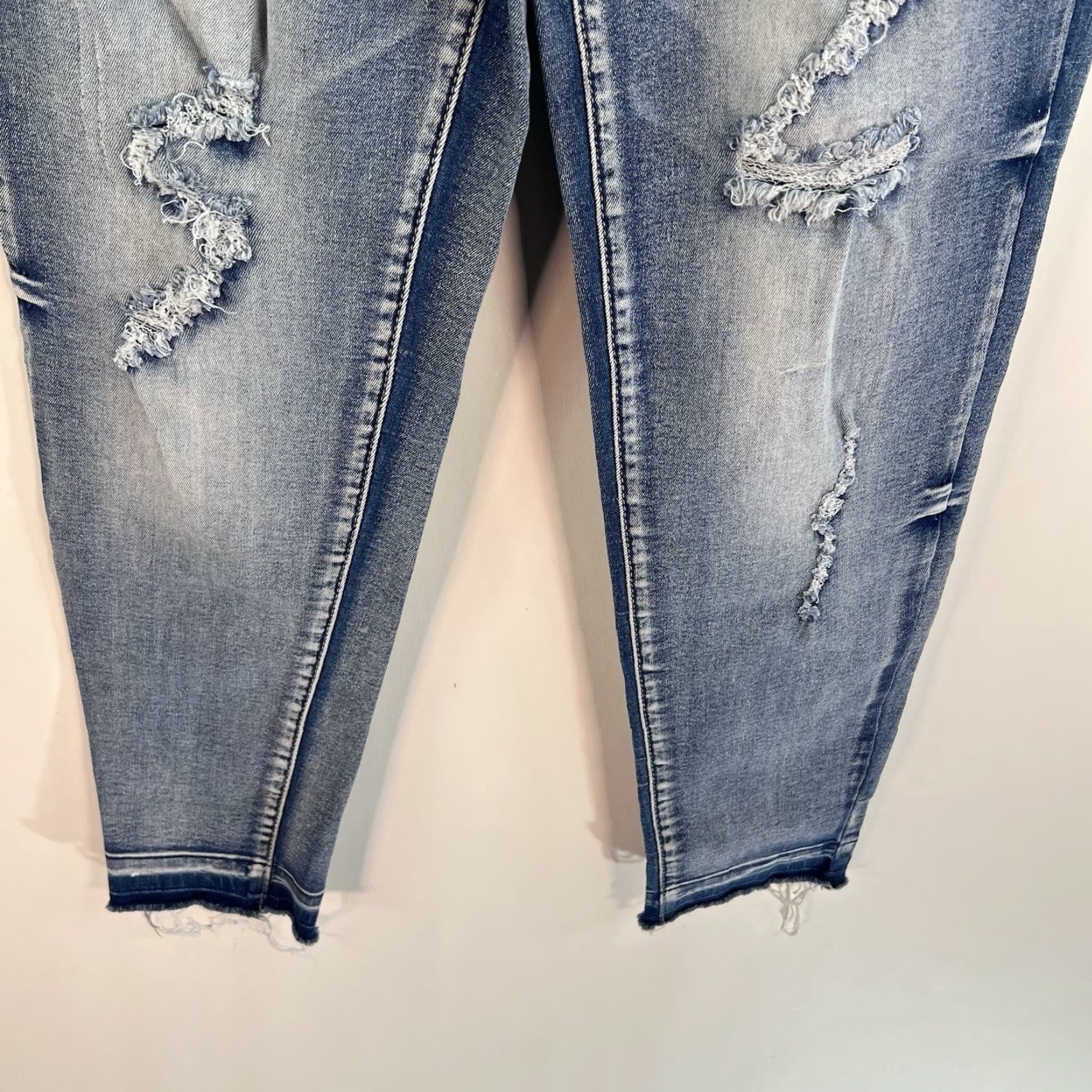Denime VINTAGE Elite Jeans Distressed Croped Denim Womens Size 12 Blue 28x25 Cropped Regular Zip Button Logo Zipper 25 Inseam Size 34" / US 12 / IT 48 - 4 Thumbnail
