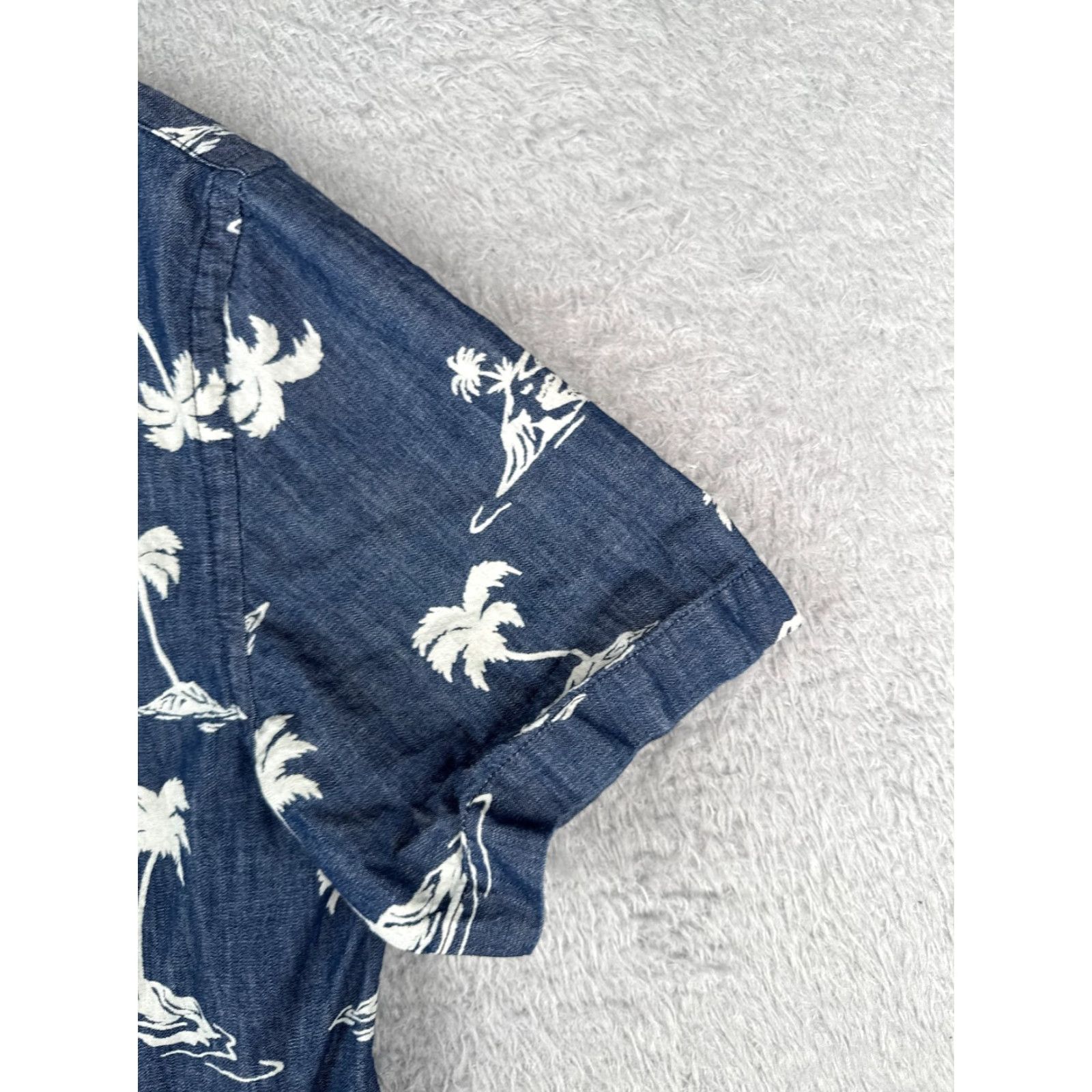Old Navy Old Navy Hawaiian Shirt Men Medium Blue White Floral Slim Button-Up Cotton Size US M / EU 48-50 / 2 - 2 Thumbnail