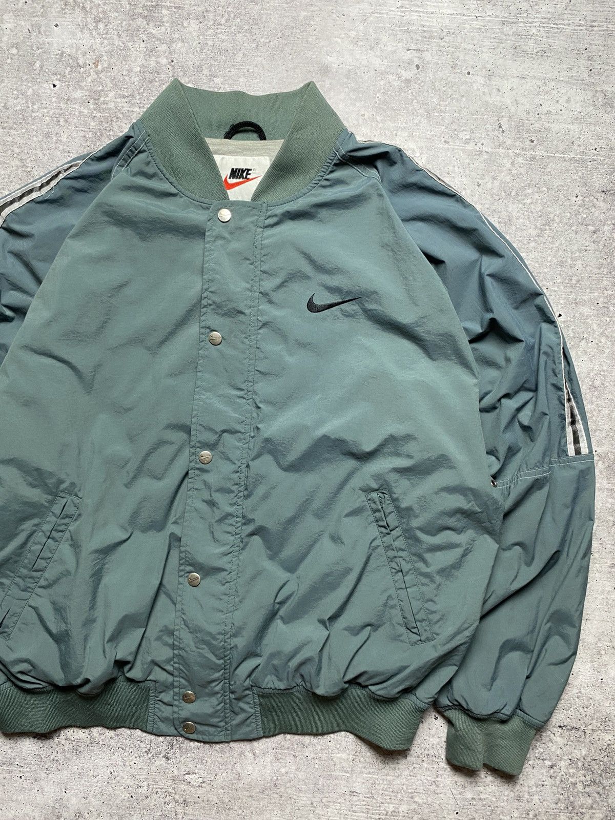 Nike Vintage Nike Nylon Bomber Jacket Size US L / EU 52-54 / 3 - 3 Thumbnail