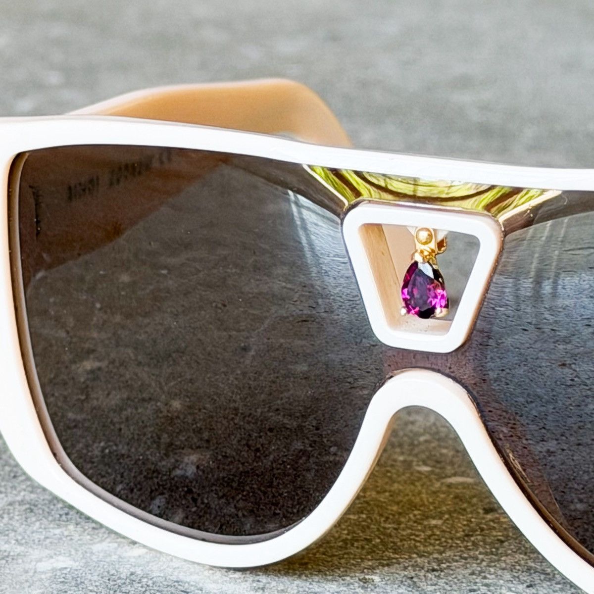 Louis Vuitton Louis Vuitton AW06 RUNWAY Vintage Bindi Garnet Sunglasses Size ONE SIZE - 2 Thumbnail