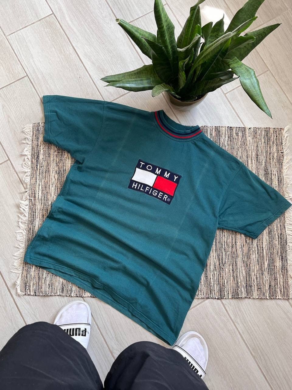 Tommy Hilfiger × Vintage Vintage Tommy Hilfiger style Tshirt faded green minimalistic Size US L / EU 52-54 / 3 - 1 Thumbnail