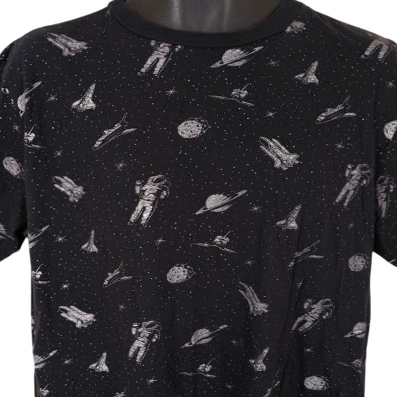 Vintage WXYZ Astronaut T Shirt Mens Large Black Solar System Space Shuttle All Over Print Size US L / EU 52-54 / 3 - 2 Thumbnail