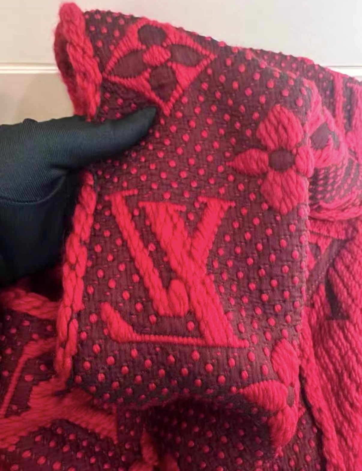 Louis Vuitton Louis Vuitton Red All-over Print Scarf J38 Size ONE SIZE - 4 Thumbnail
