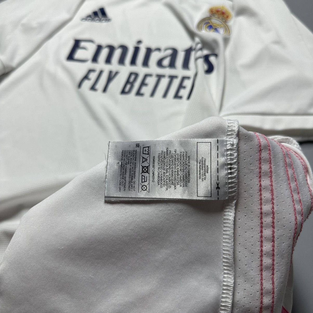 Vintage REAL MADRID ADIDAS 2020/2021 FOOTBALL HOME JERSEY #9 BENZEMA Size US L / EU 52-54 / 3 - 13 Thumbnail