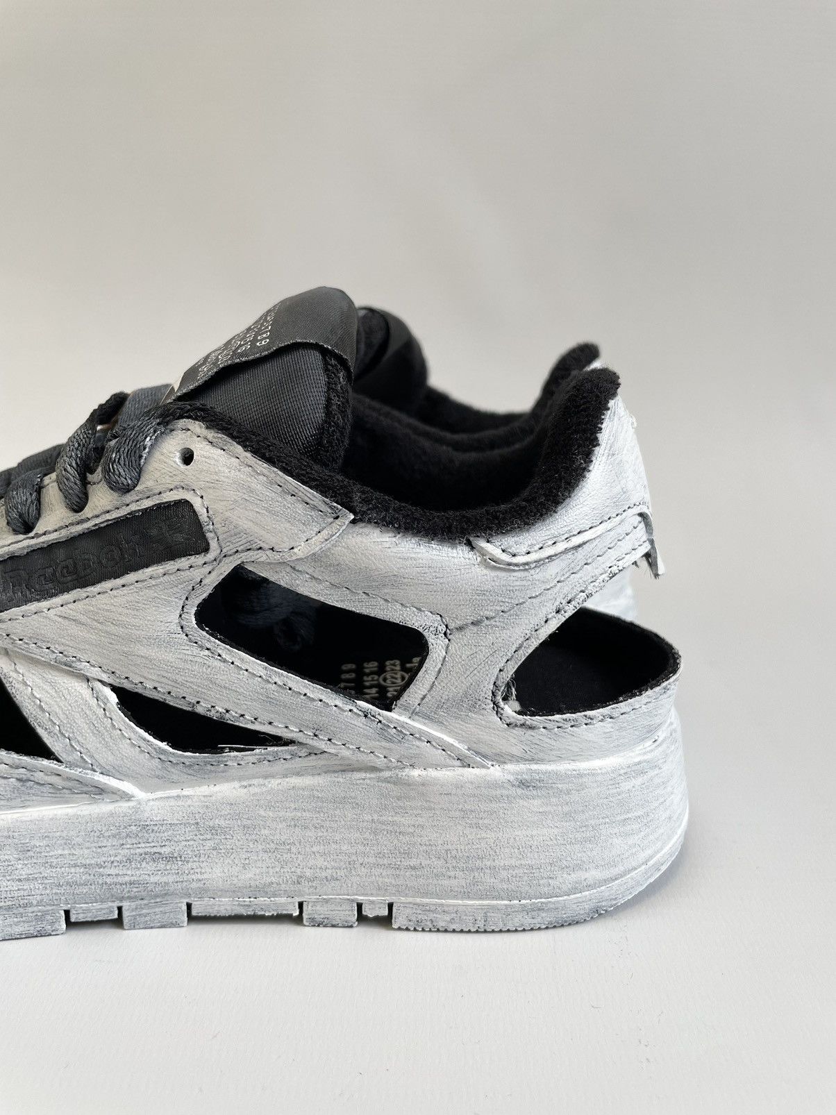 Maison Margiela × Reebok ‘Project 0 CL’ Painted Tabi Sneakers Size US 9 / IT 39 - 9 Thumbnail