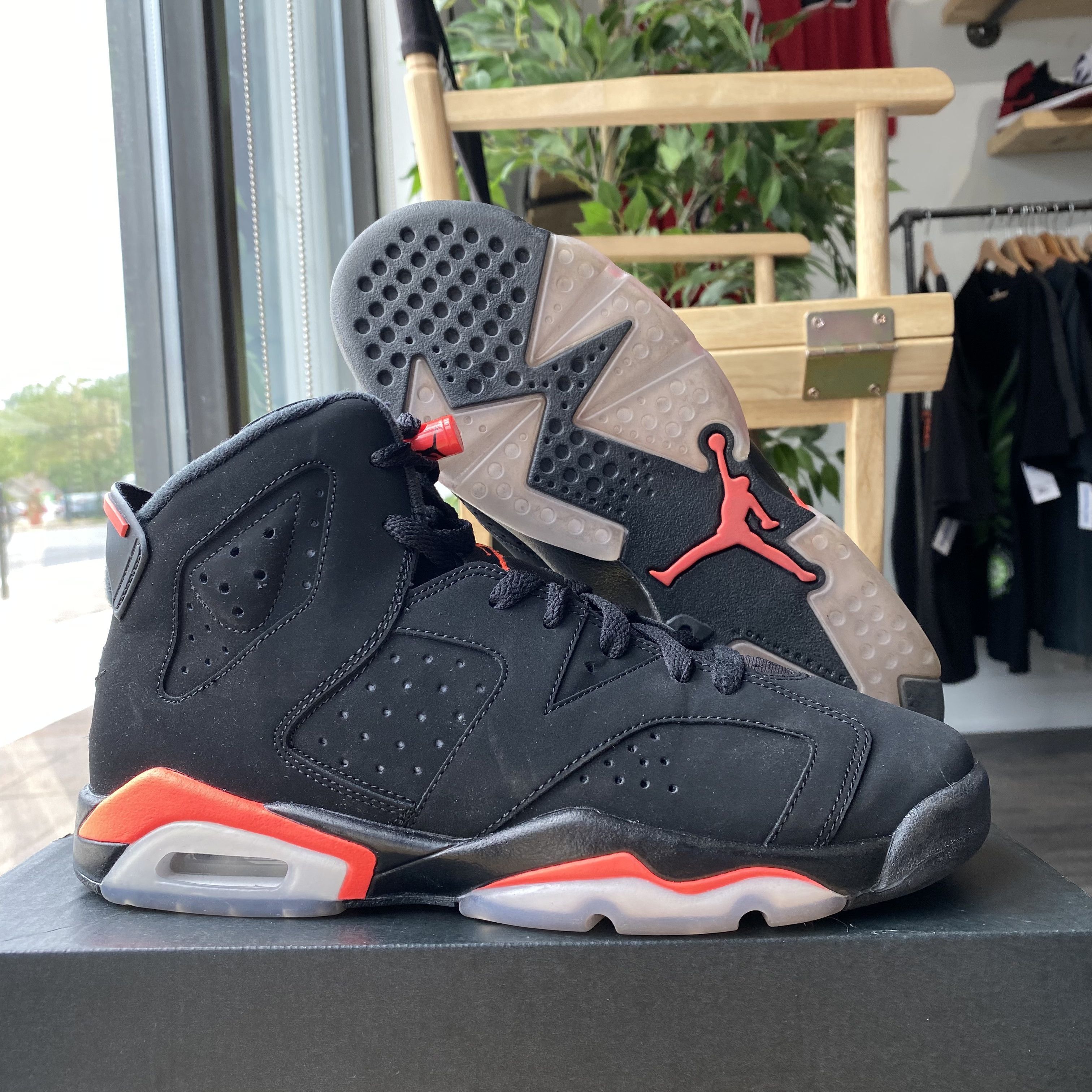 Jordan Brand Jordan 6 Retro Black Size US 7 / EU 40 - 1 Thumbnail