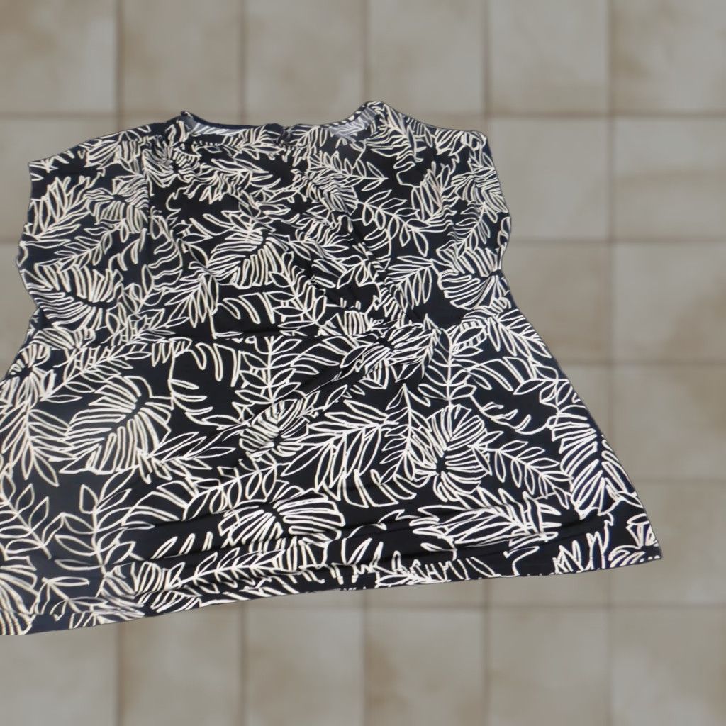 Vintage Lane Bryant Blouse Womens Plus 28 Black Floral Knit Sleeveless Button-Down Crew Neck ; Size 4XL / US 24-26 - 1 Thumbnail