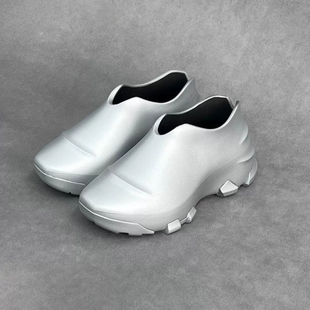 Givenchy Givenchy Casual Silver Lowtop Sneakers 6 Men Size US 6 / EU 39 - 1 Thumbnail