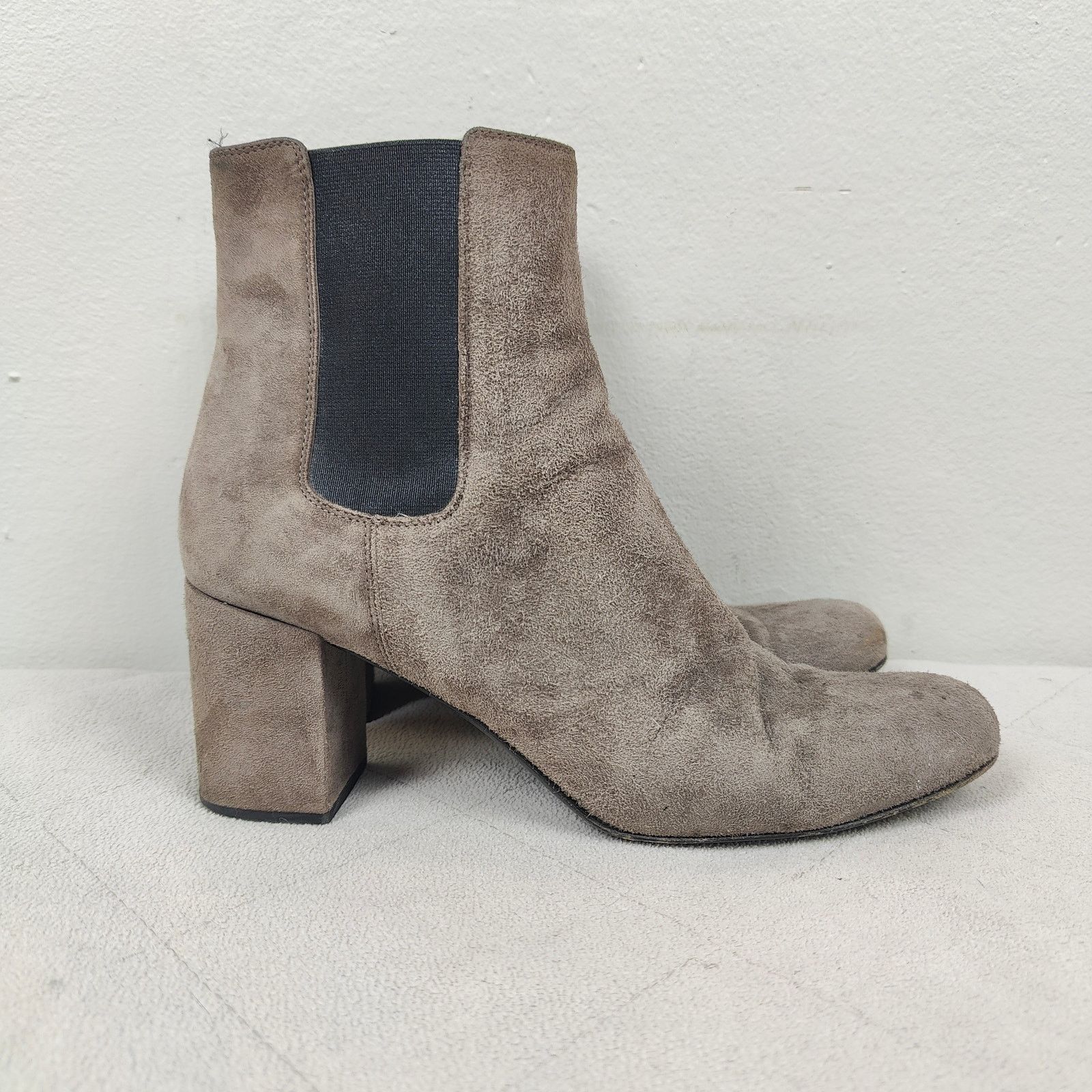 Saint Laurent Paris Saint Laurent Lou Suede Chelsea Boots Womens 38.5 8.5 Gray Size US 8.5 / IT 38.5 - 1 Thumbnail