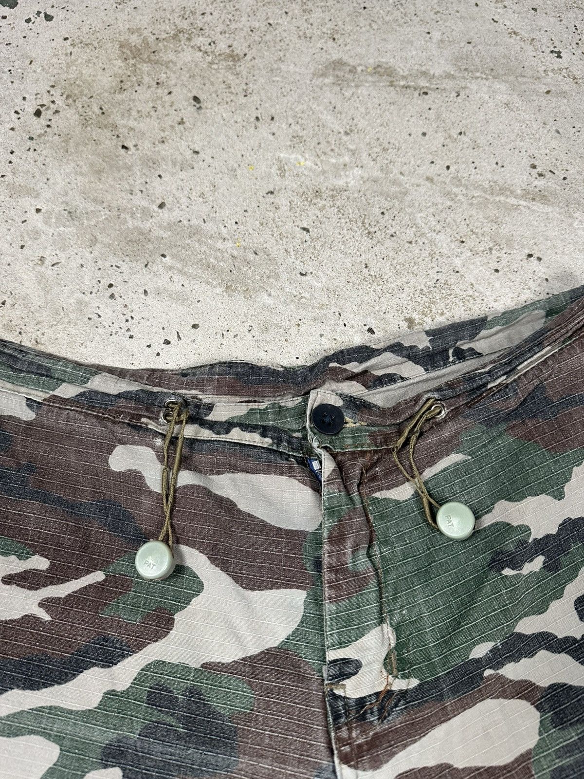 Other Vintage Y2K Washed Camo Distressed Baggy Cargo Pants Size US 30 / EU 46 - 11 Thumbnail