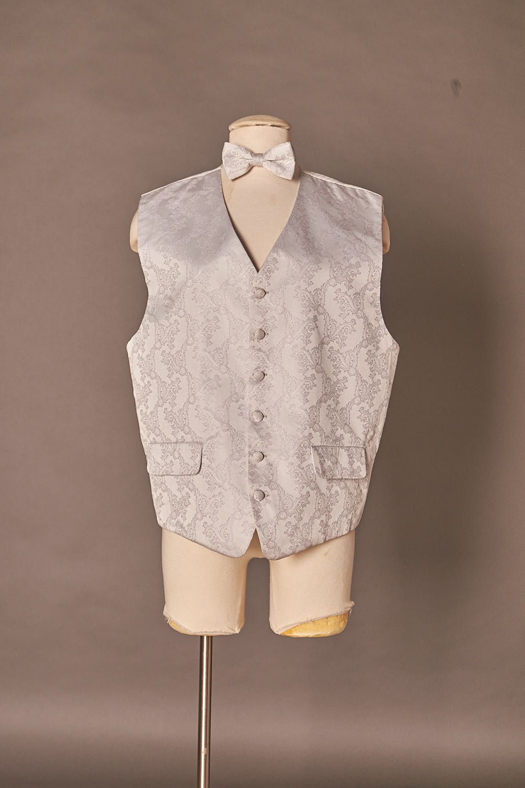 Vintage Vintage 1980s White Silver Tuxedo Vest w Matching Bow Tie Size 44L - 1 Thumbnail
