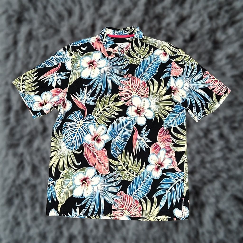Tommy Bahama VINTAGE Tommy Bahama Konkan Jungle Hawaiian Silk Blend Short Sleeve Button Down Medium Mens Black Shirt Size US 31 - 1 Thumbnail