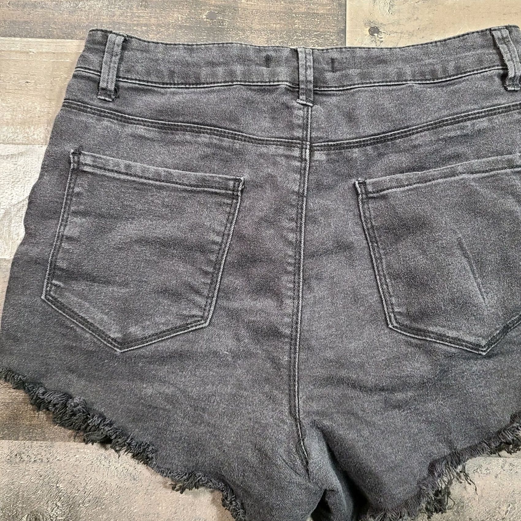 Forever 21 FOREVER 21 ShortS Womens 29 Black Cut-Off High Rise Zip Closure Denim Shorts Dark Wash Jeans Women Vintage No Size 27" / US 4 / IT 40 - 7 Thumbnail