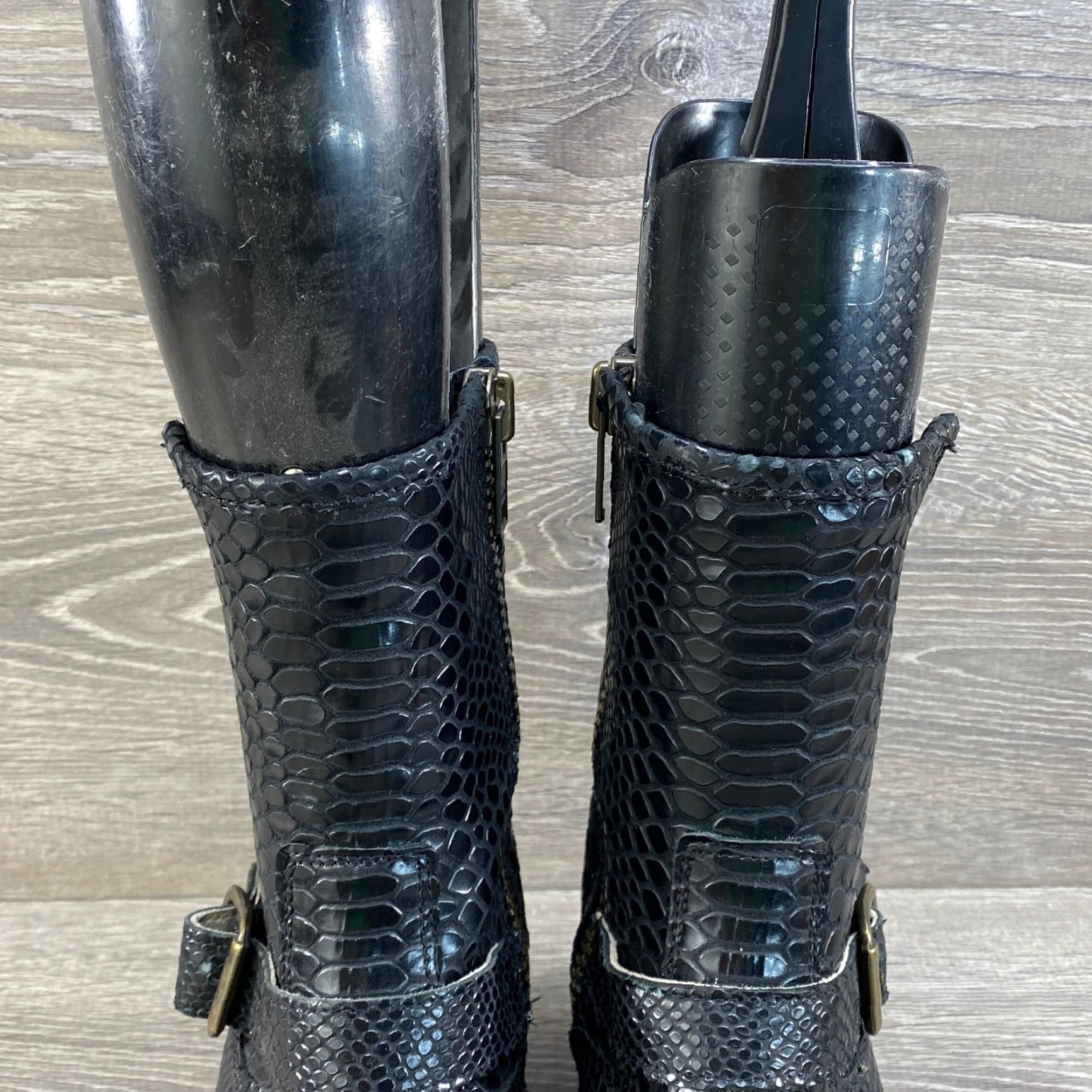 FREEBIRD VINTAGE Freebird Steven Carlito Ankle Boots Womens 9 Black Embossed Snakeskin Leather Boots Size US 9 / IT 39 - 5 Thumbnail