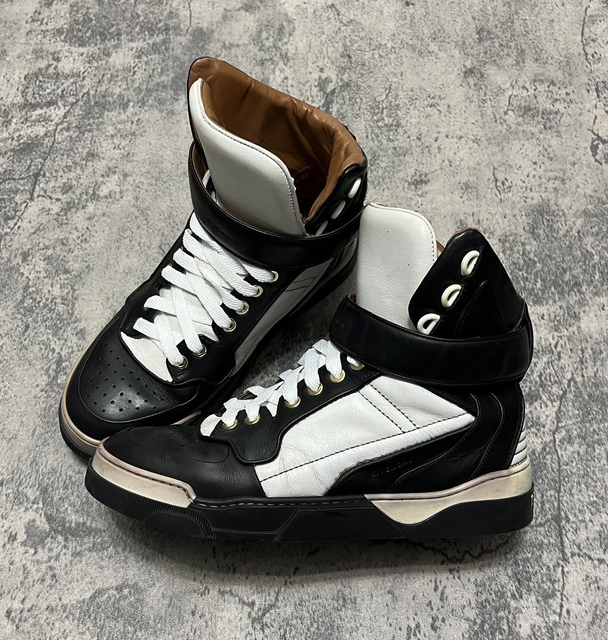 Givenchy Givenchy Tyson High Top Sneakers Size US 7 / IT 37 - 1 Thumbnail