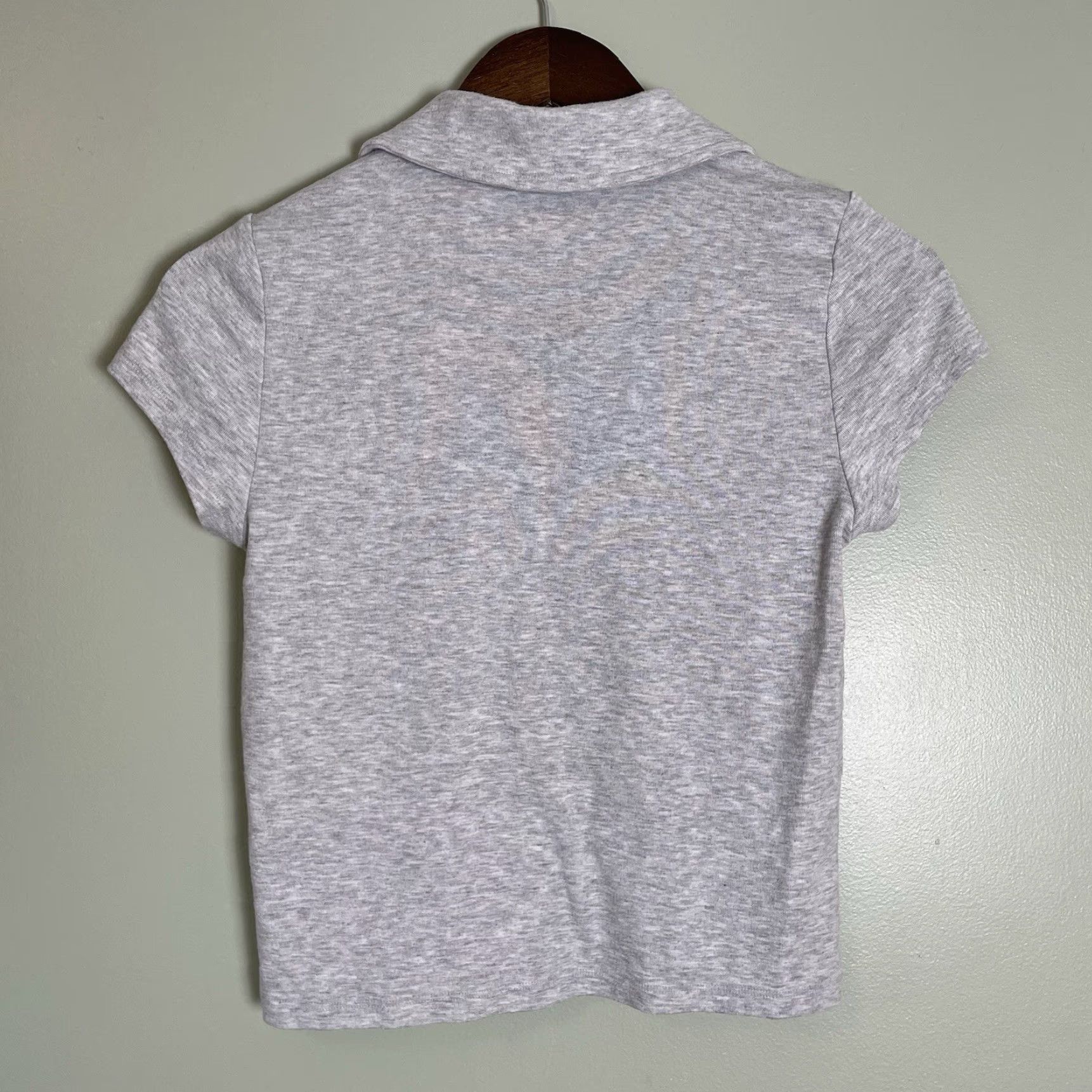 American Eagle Outfitters American Eagle Outfitters Button-Up Shirt Womens Medium Gray Cropped Short Sleeve Collared Size M / US 6-8 / IT 42-44 - 3 Thumbnail