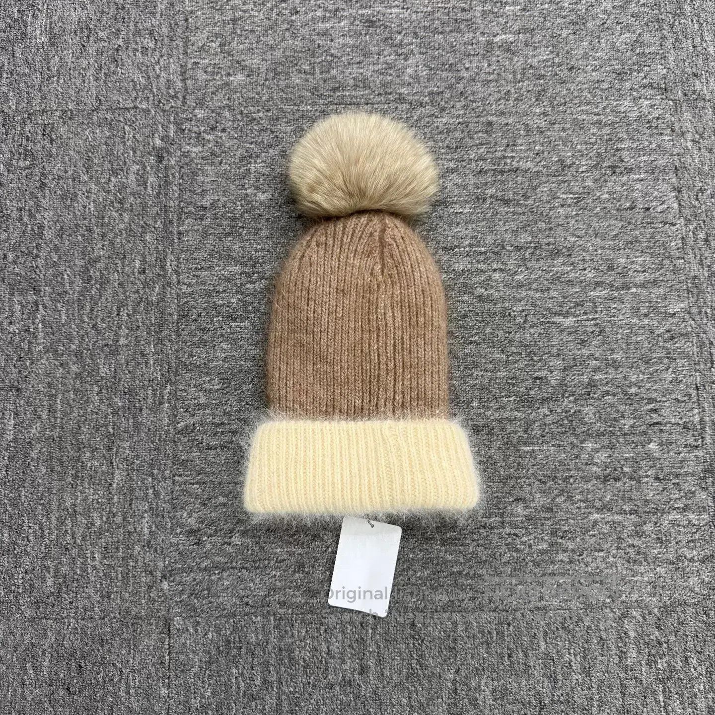 Louis Vuitton Louis Vuitton LV Logo Cashmere Beanie. Size ONE SIZE - 2 Thumbnail