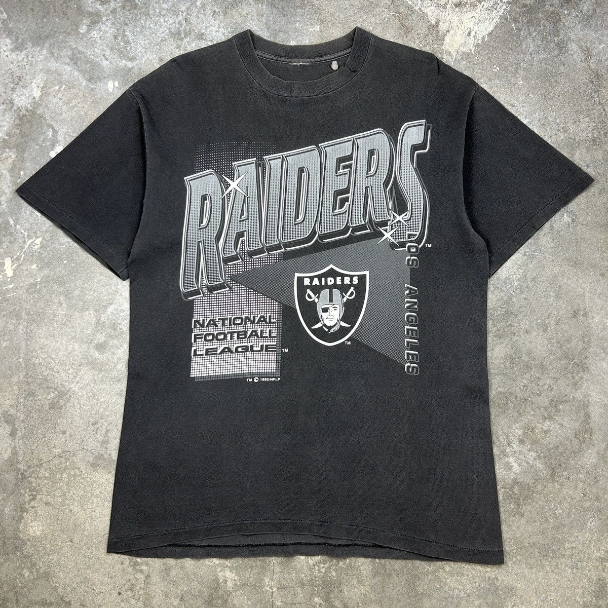 NFL × Vintage 1990s Raiders Thrashed T-Shirt Size US L / EU 52-54 / 3 - 1 Thumbnail