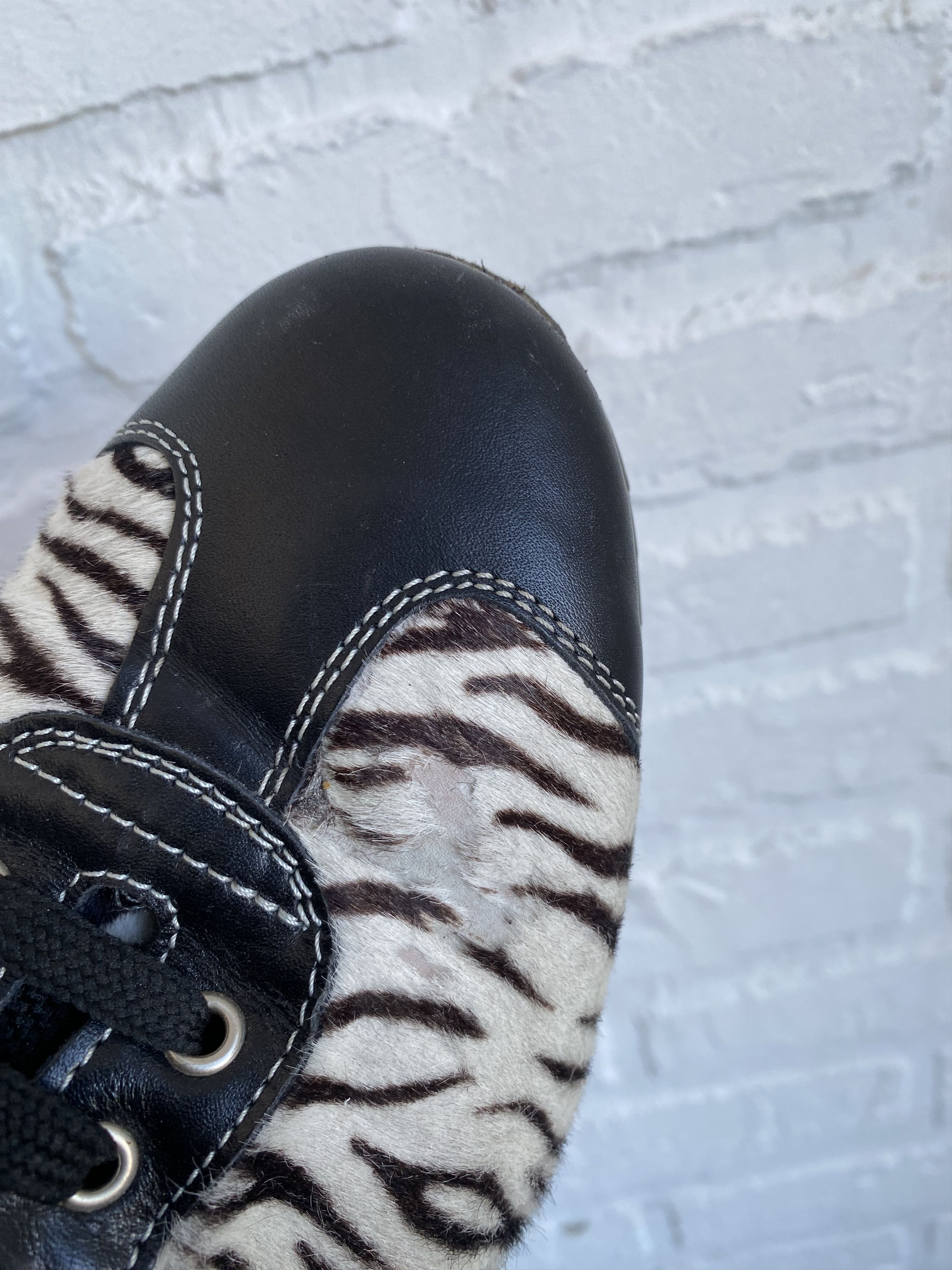 Dolce & Gabbana × Vintage Vintage y2k Dolce & Gabbana D&G junior zebra sneakers Size US 7 / EU 40 - 7 Thumbnail