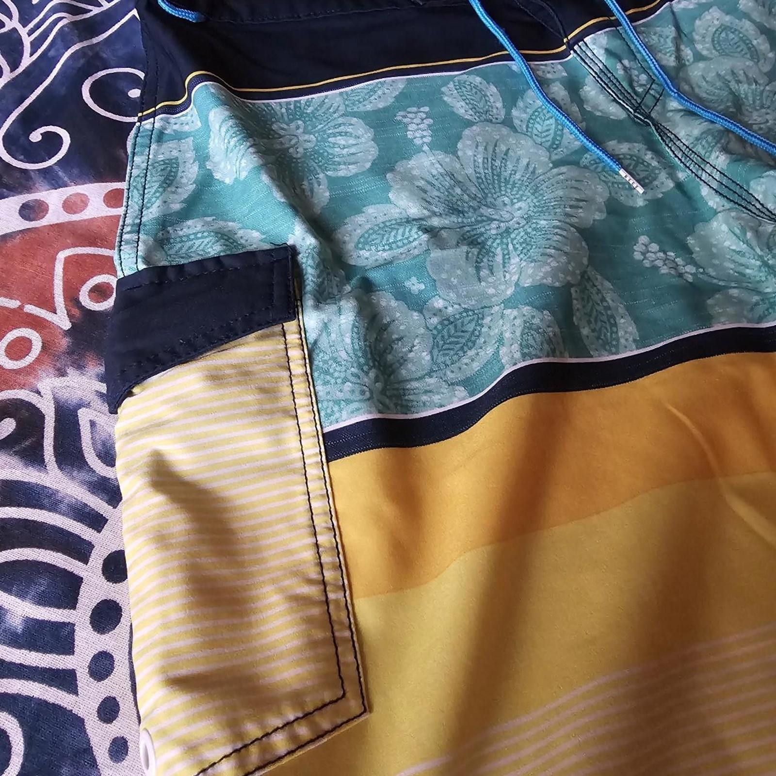 Designer Reef Board Shorts Men's Multicolored Swim Trunks Size US 32 / EU 48 - 4 Thumbnail