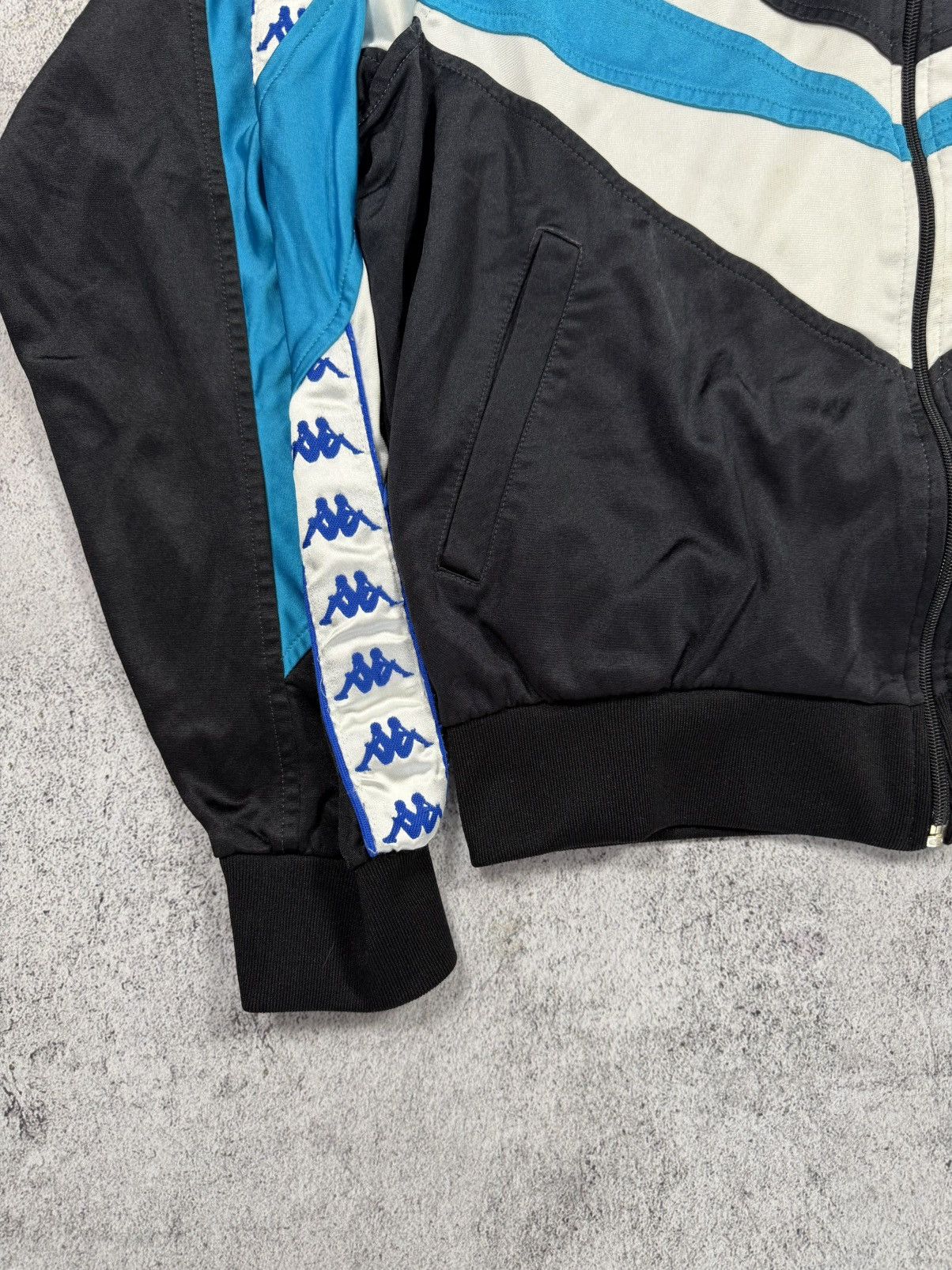 Kappa Juventus Baggio Home Tracktop 1993-94 DANONE Kappa Vintage!! Size US L / EU 52-54 / 3 - 4 Thumbnail