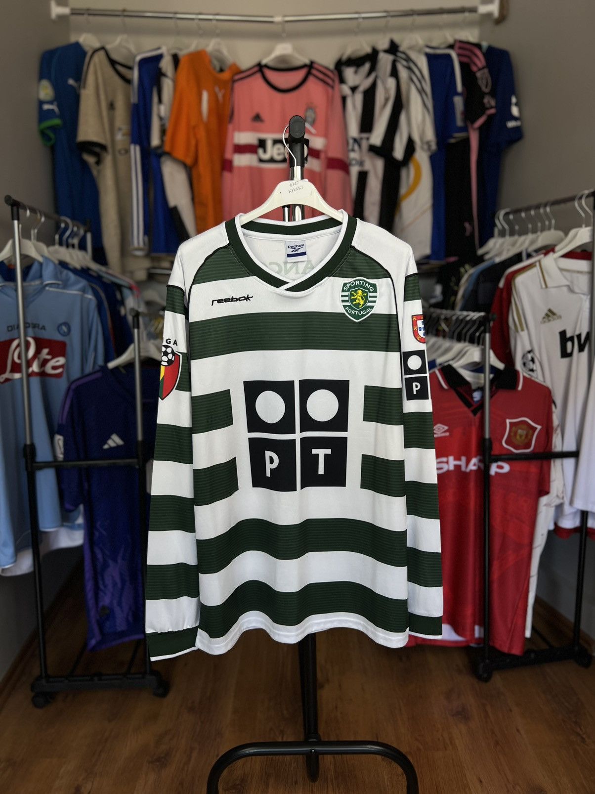 Reebok Soccer Jersey Reebok Sporting 2002/03 Cristiano Ronaldo #28 Size US L / EU 52-54 / 3 - 2 Thumbnail