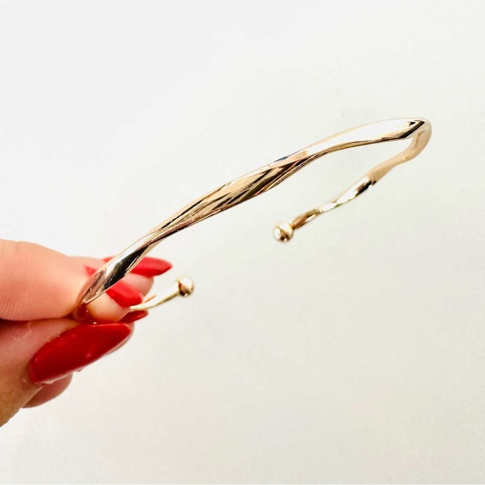 Nordstrom NEW NORDSTROM REVOLVE Gold Ball Twisted Bracelet Bangle Cuff Size ONE SIZE - 4 Thumbnail