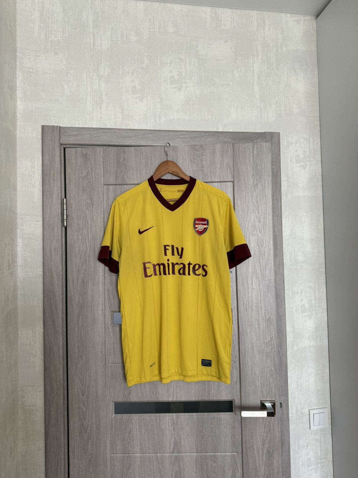 Nike Rare Nike Fly Emirates Arsenal Dri-Fit Jersey Soccer Men's Size US L / EU 52-54 / 3 - 1 Thumbnail