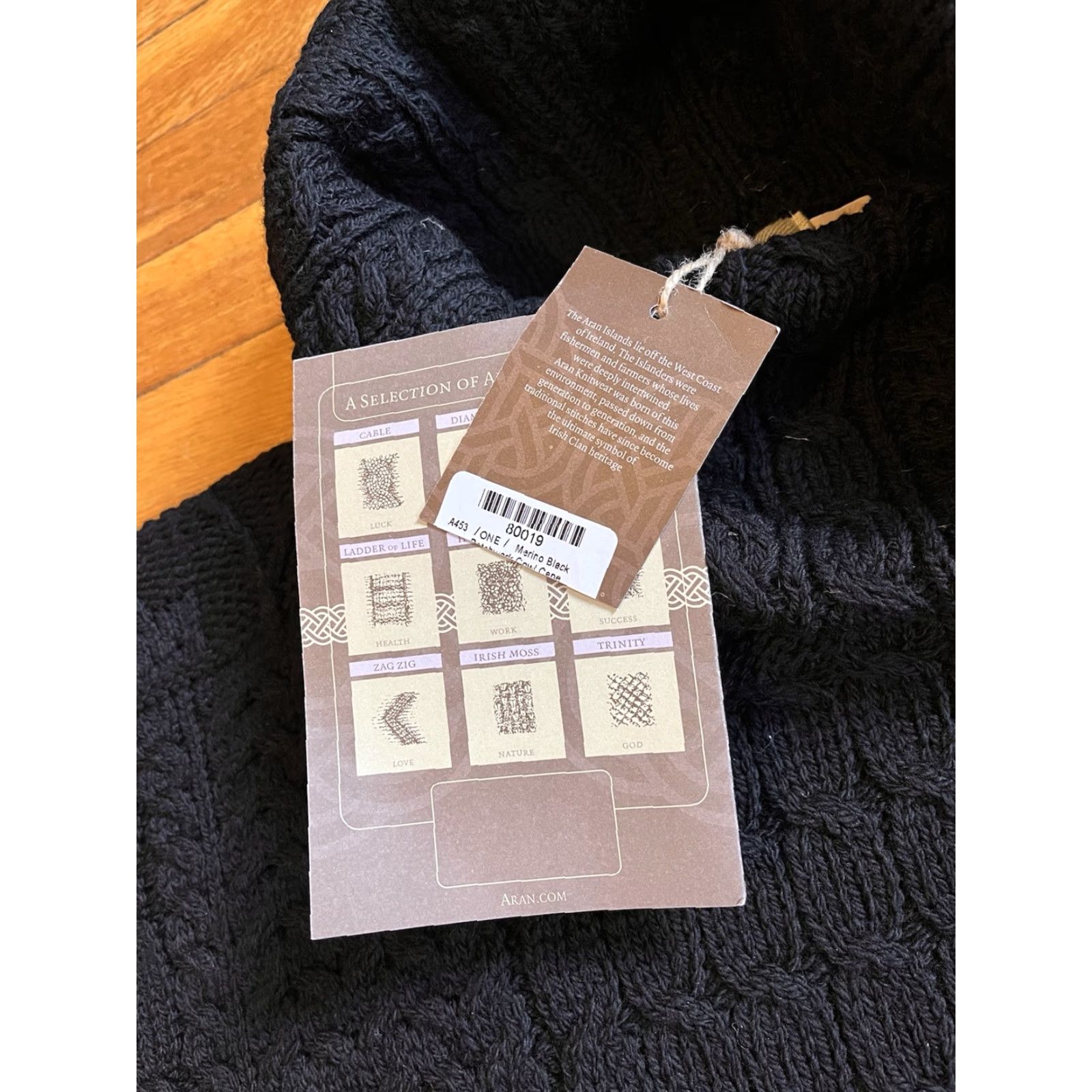 Market VINTAGE Aran Sweater Market Cowl Turtleneck Poncho Women's One Size Black Merino Wool Size ONE SIZE - 4 Thumbnail