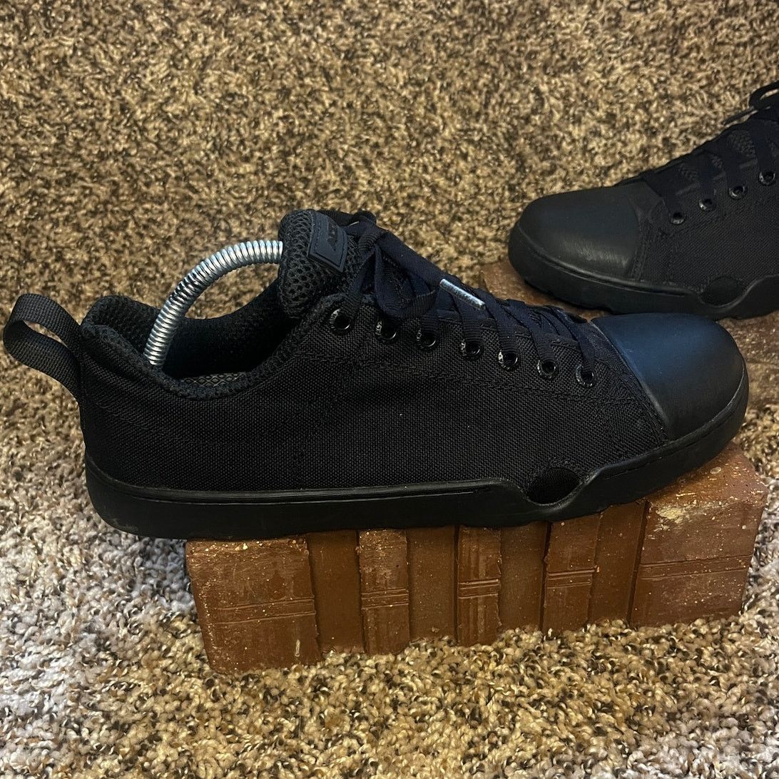 Altama Altama Maritime Low Canvas Lifestyle Sneakers Black Men's 10 Size US 10 / EU 43 - 3 Thumbnail