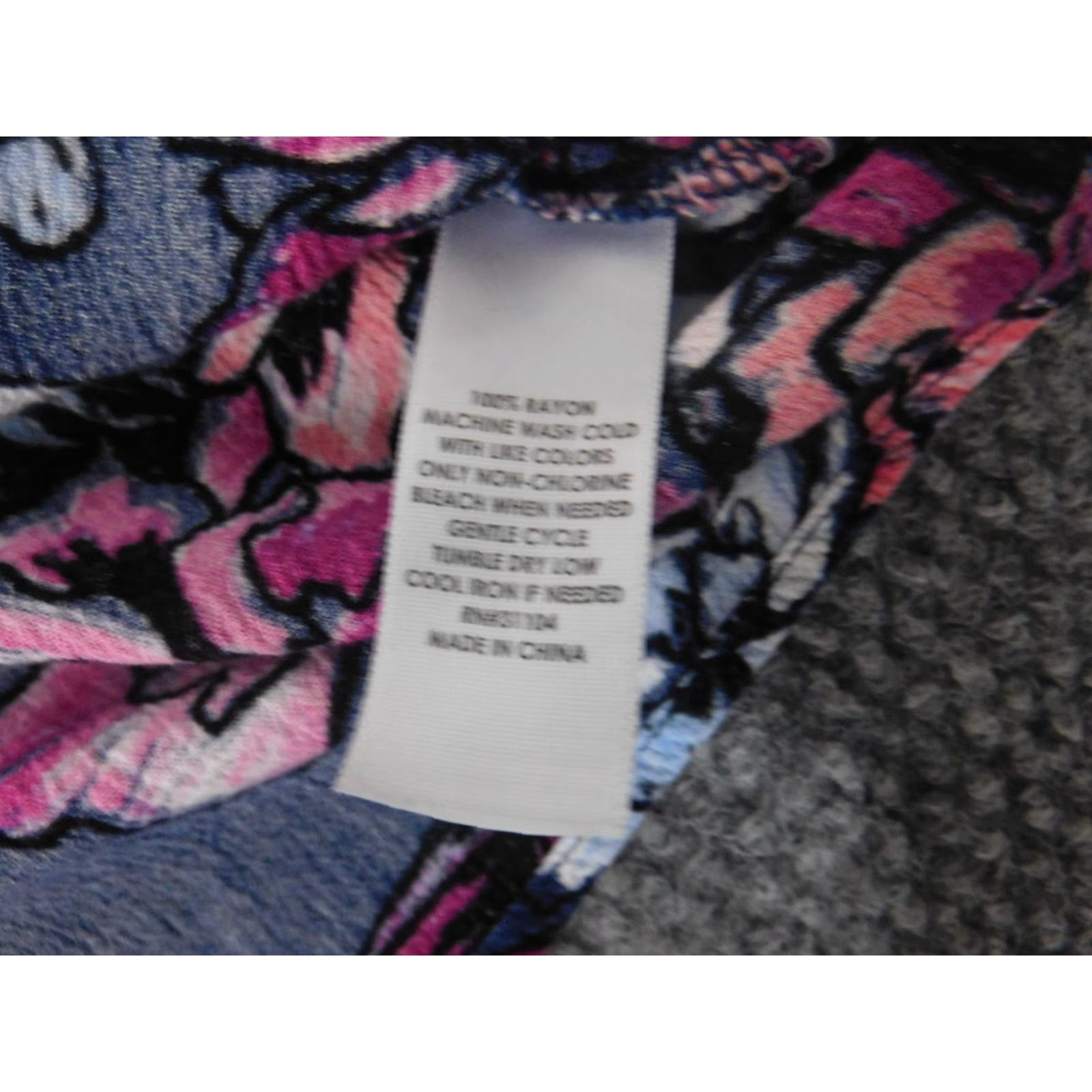 Vintage New Directions Blouse Womens Small blue floral crew neck pullover rayon casual Shirt S Size S / US 4 / IT 40 - 6 Thumbnail
