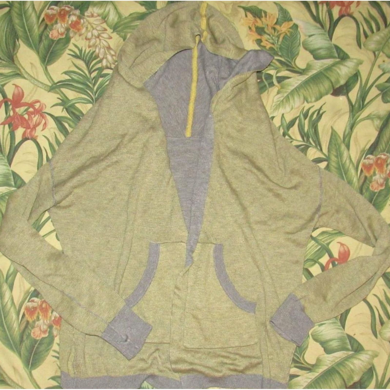 Lululemon LULULEMON Grey Hooded Reversible Wrap Sweater M/L - Women - Gray - Wrap - Sweater - M/L Size M / US 6-8 / IT 42-44 - 4 Thumbnail
