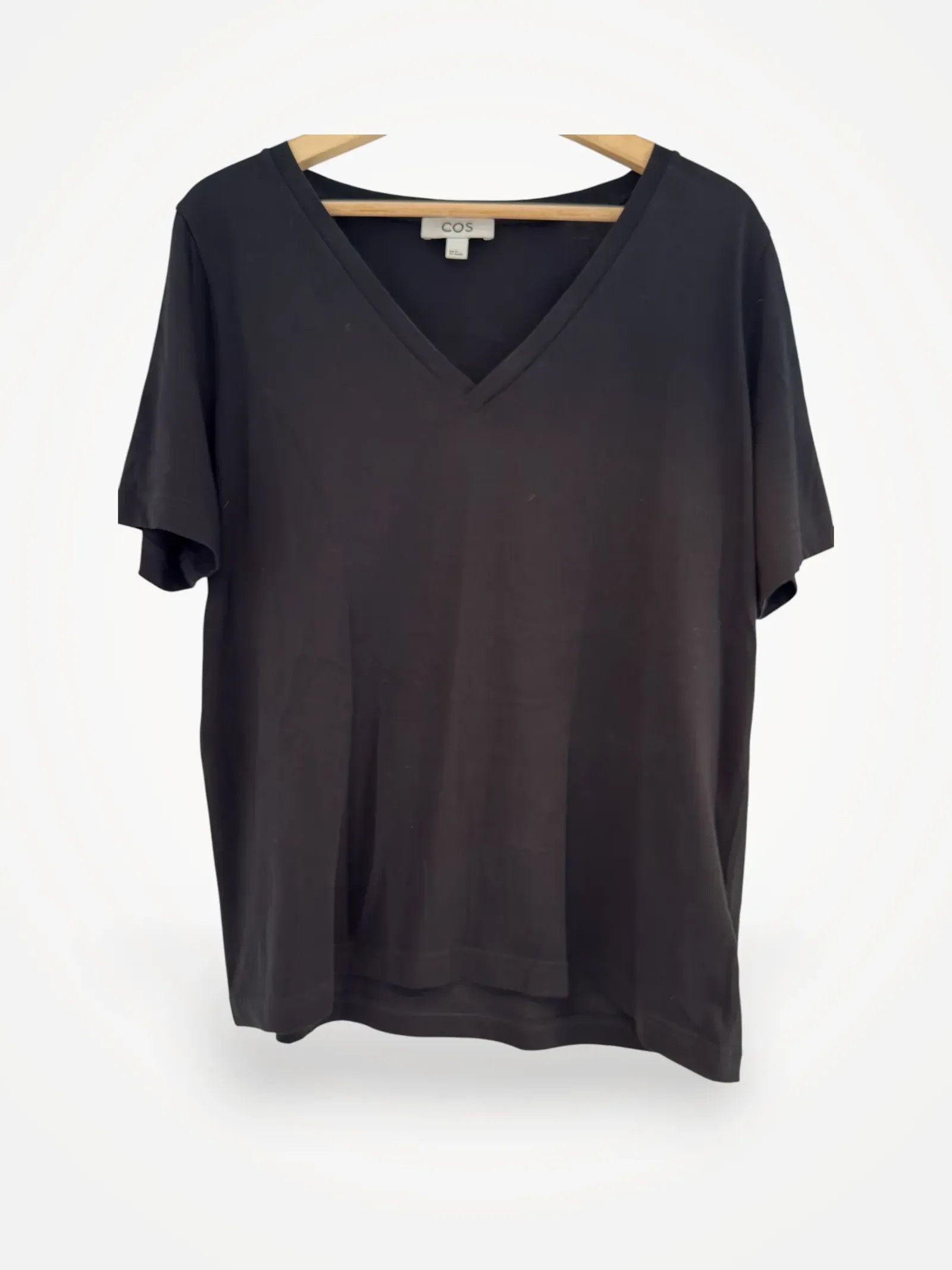 Cos Cos V ringad t shirt Short Sleeve T-shirt Size M / US 6-8 / IT 42-44 - 1 Thumbnail
