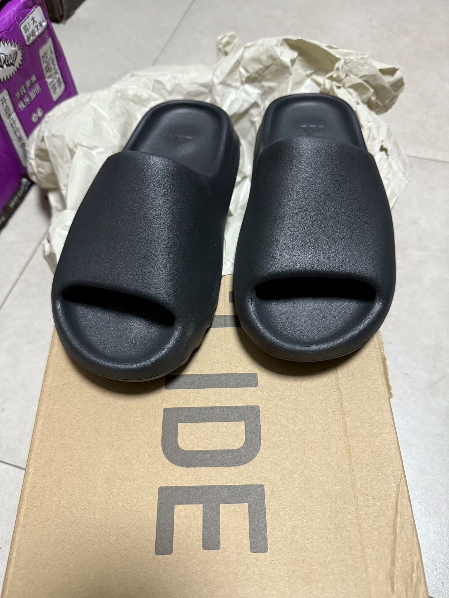 Yeezy Yeezy Black Lowtop Sneakers 38 Men Size US 6 / EU 39 - 1 Thumbnail