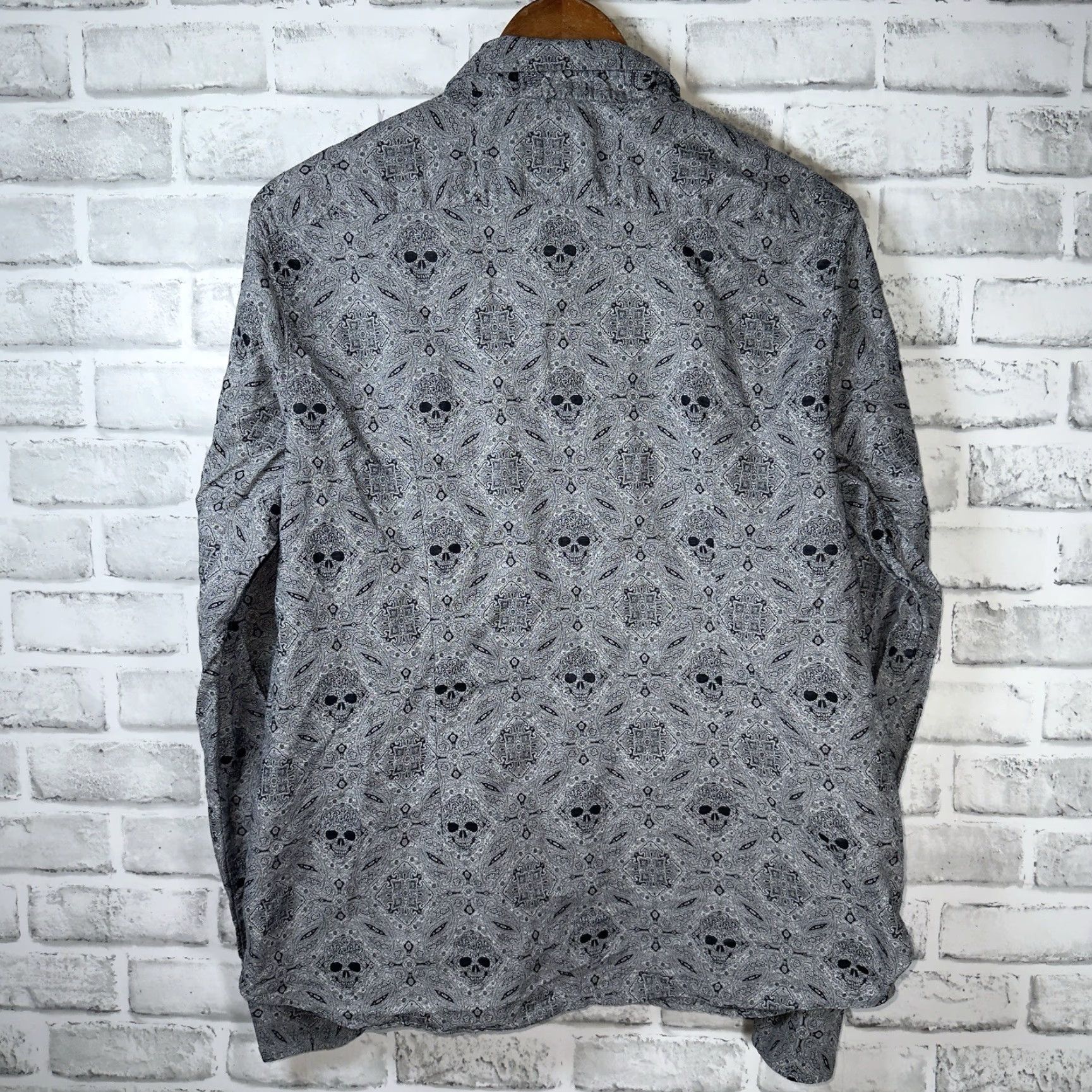 Vintage VINTAGE Royal St.Martin Gray Skull Graphic Button-Up Shirt Mens L Italy Size US L / EU 52-54 / 3 - 5 Thumbnail