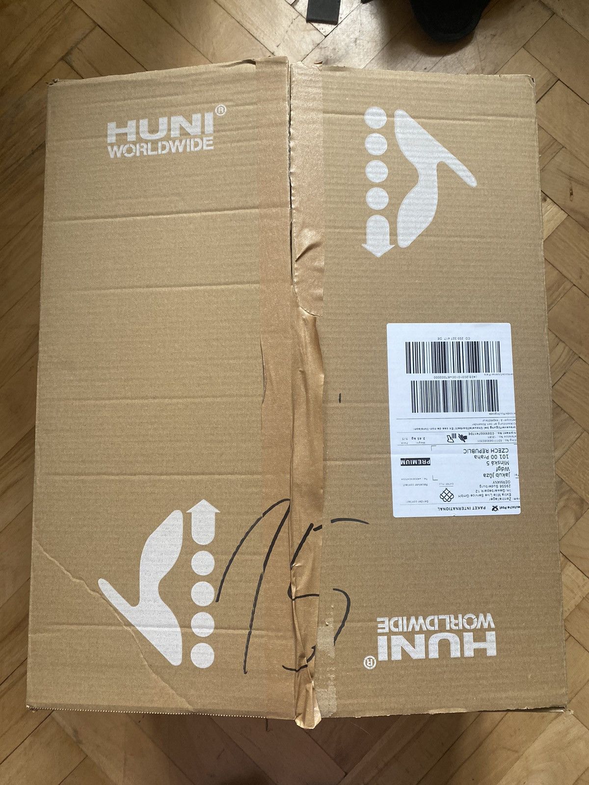 huni Design Astronaut Bomber „Lime“ Bildschirmfoto2024-01-28um15.