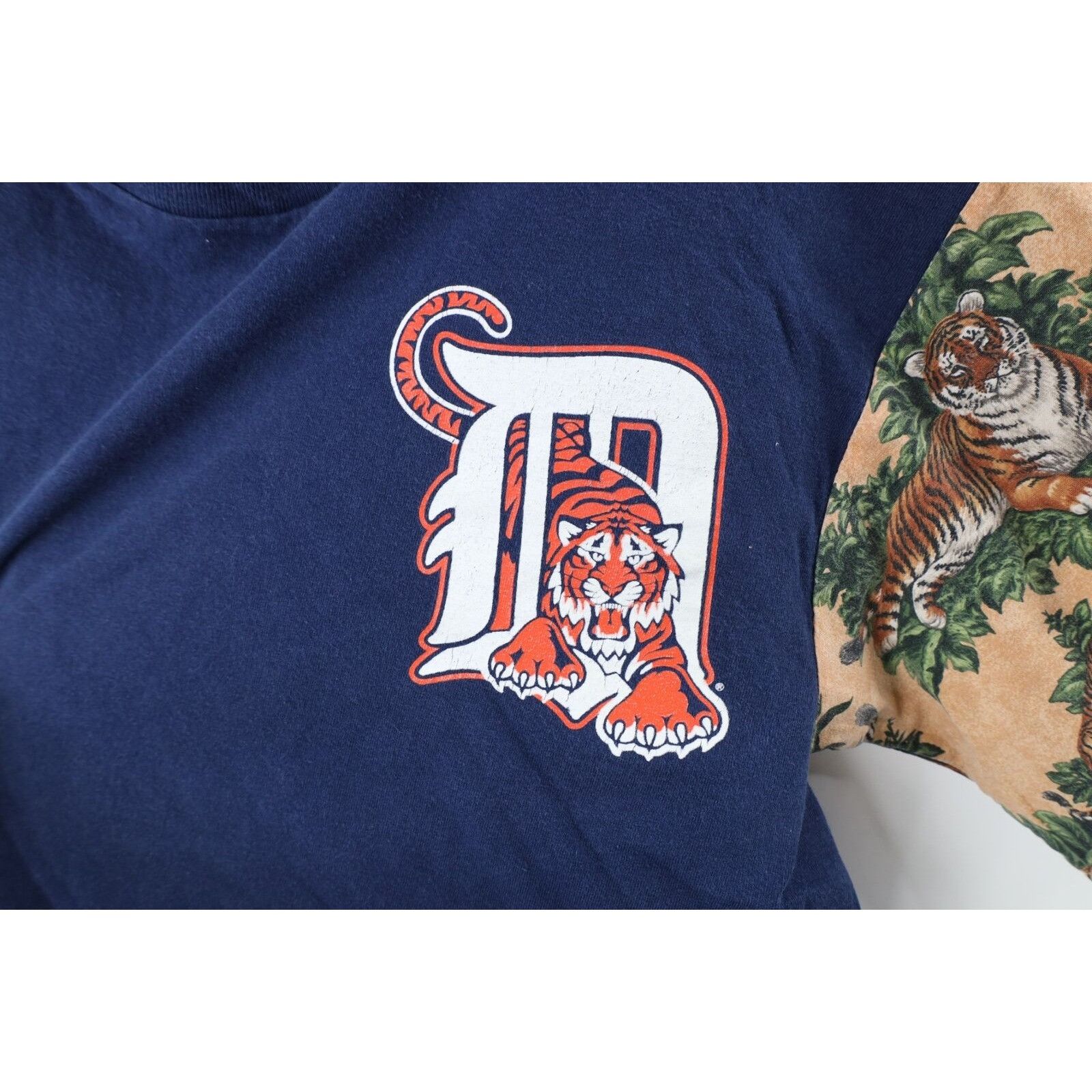 Majestic × Vintage Vintage Majestic Distressed Detroit Tigers Baseball T-Shirt Size US L / EU 52-54 / 3 - 4 Thumbnail