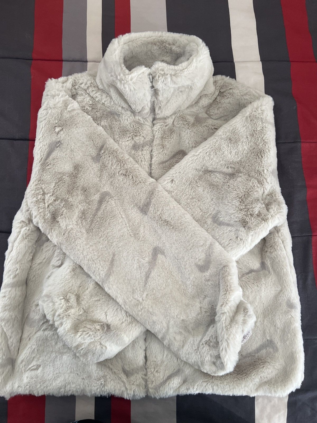 Nike Nike Faux Fur Jacket Size S / US 4 / IT 40 - 1 Thumbnail