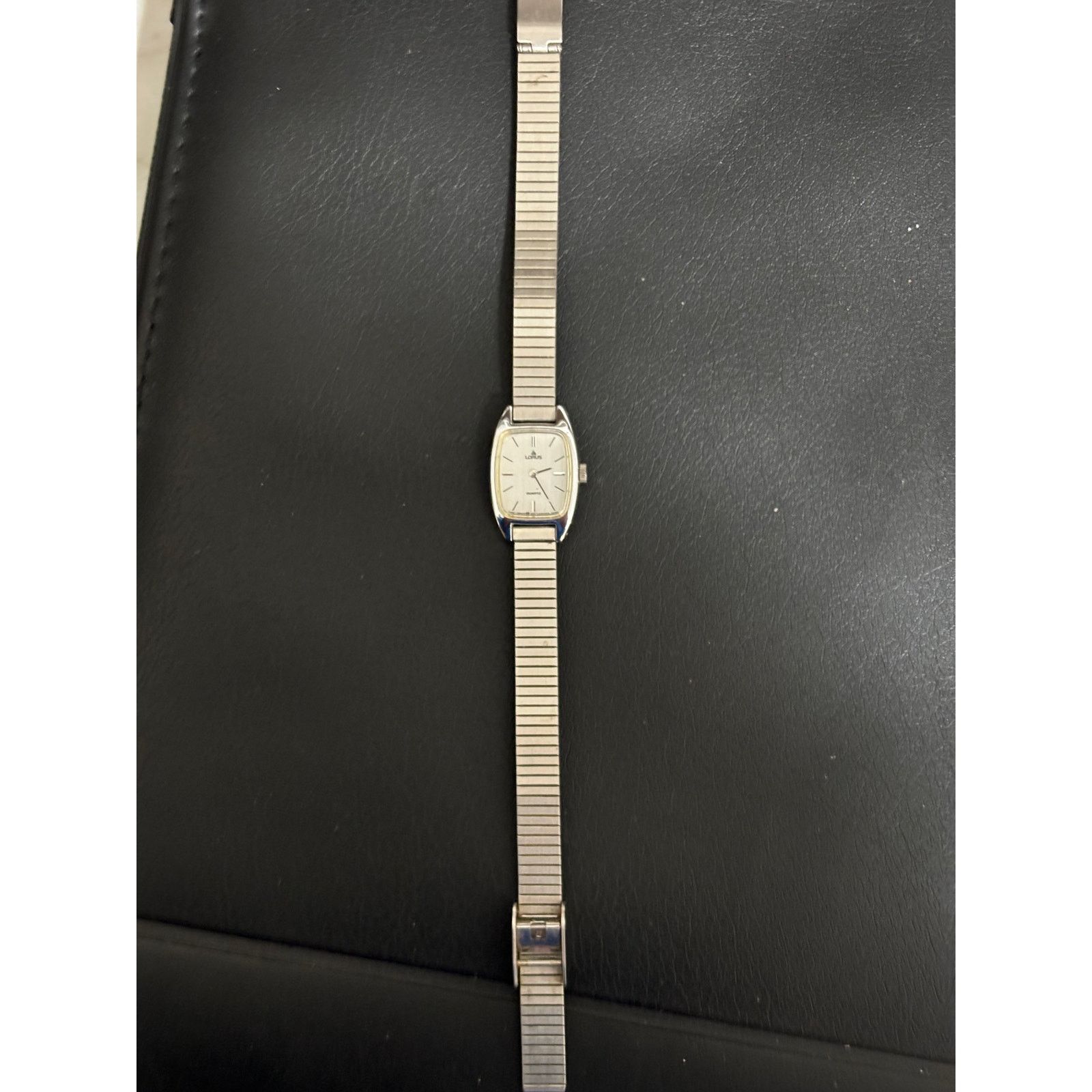 (di)vision Vintage Lorus V235-5060 Silver Tone Womens Watch. New Batt. Size ONE SIZE - 7 Thumbnail