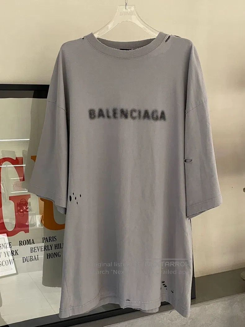 Balenciaga Balenciaga Logo printed holey vintage plain classic short- Size US S / EU 44-46 / 1 - 1 Thumbnail