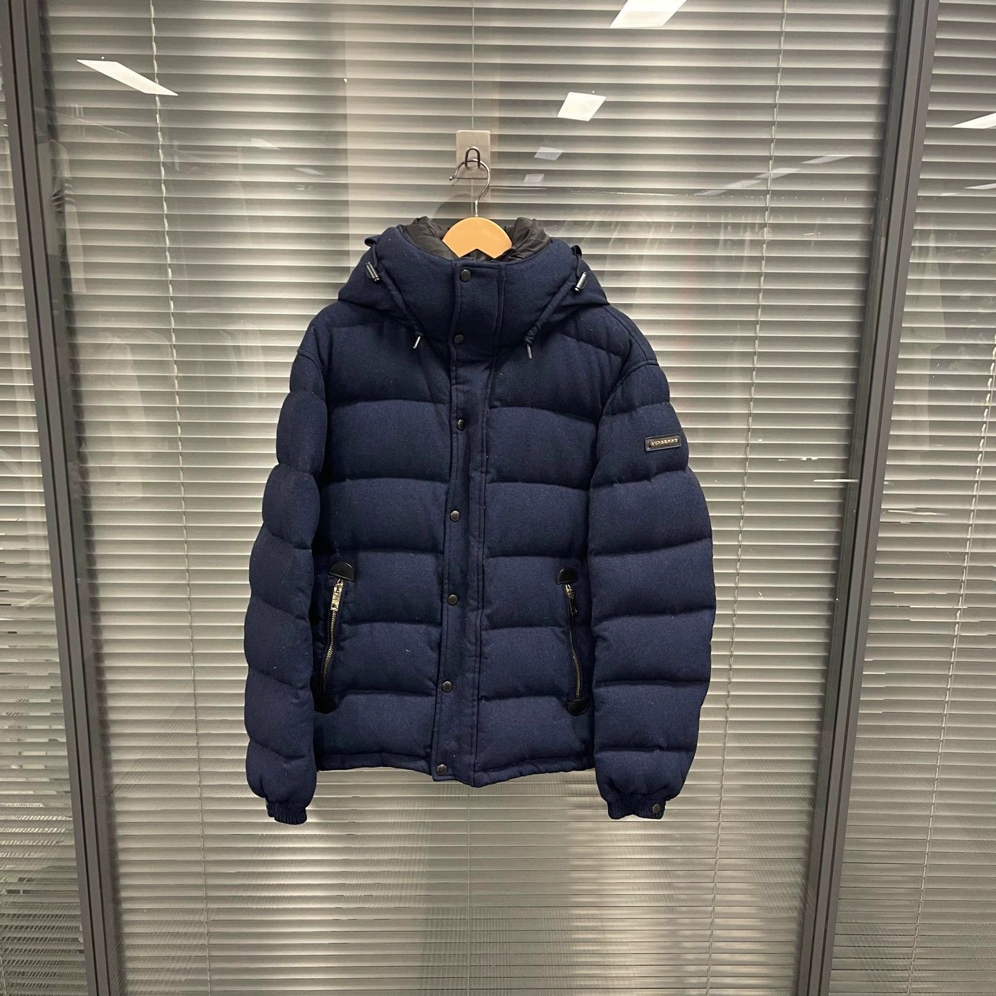 Burberry Burberry iconic armband & leather tag down jacket M 99 new Size US M / EU 48-50 / 2 - 1 Thumbnail
